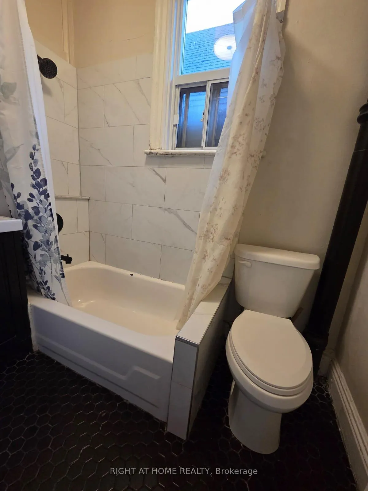 Photo 18 of 298 Emerald Street N, Hamilton, Landsdale — HOMEH
