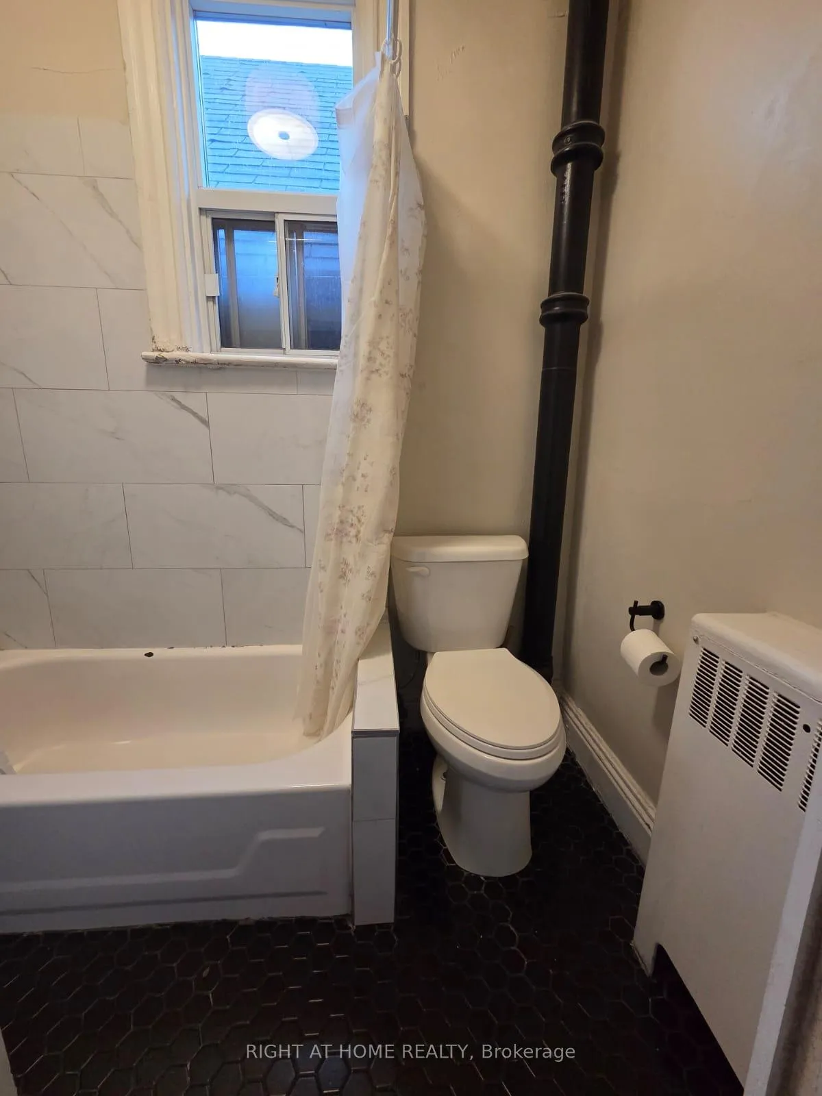 Photo 19 of 298 Emerald Street N, Hamilton, Landsdale — HOMEH