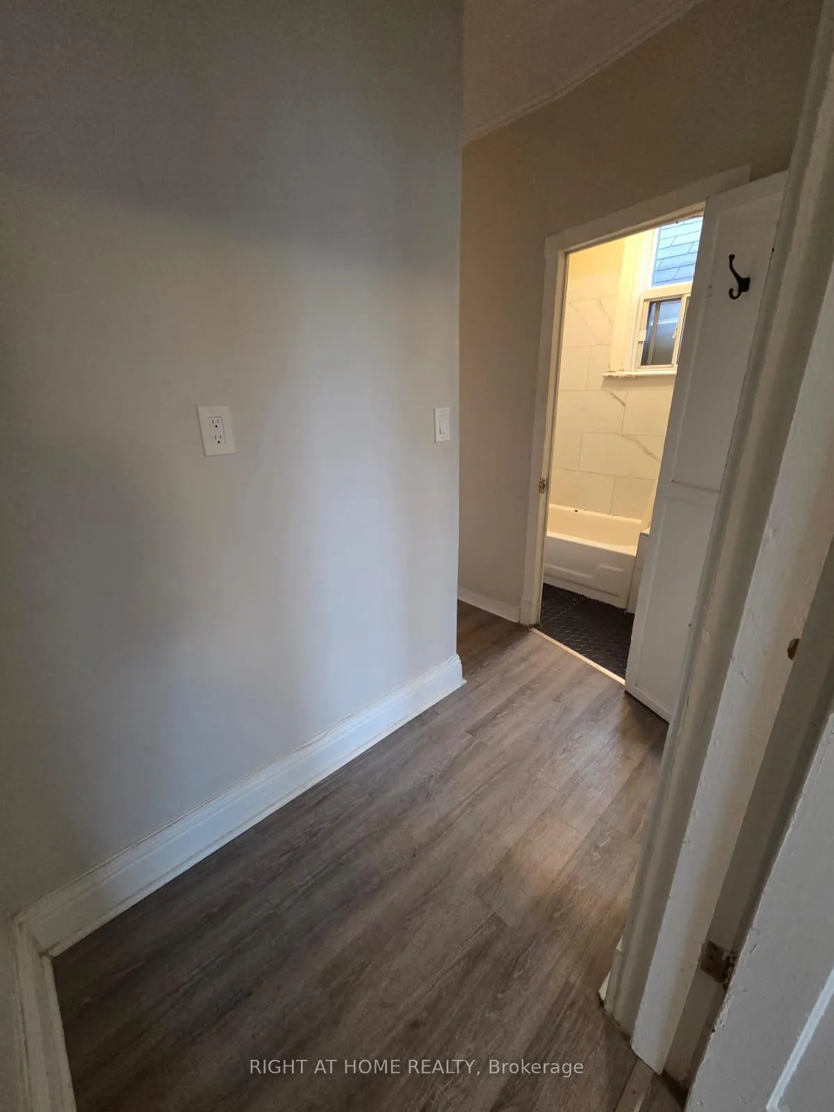 Photo 21 of 298 Emerald Street N, Hamilton, Landsdale — HOMEH
