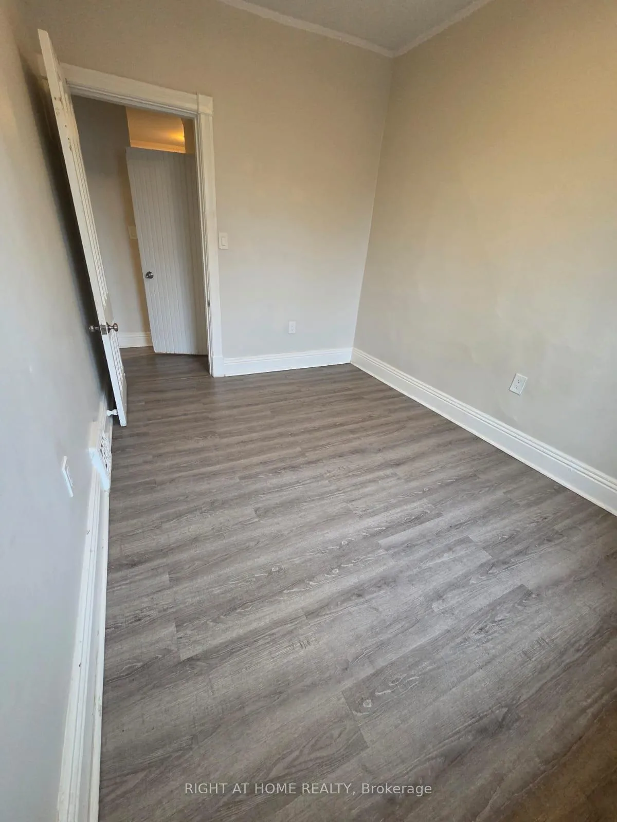 Photo 25 of 298 Emerald Street N, Hamilton, Landsdale — HOMEH