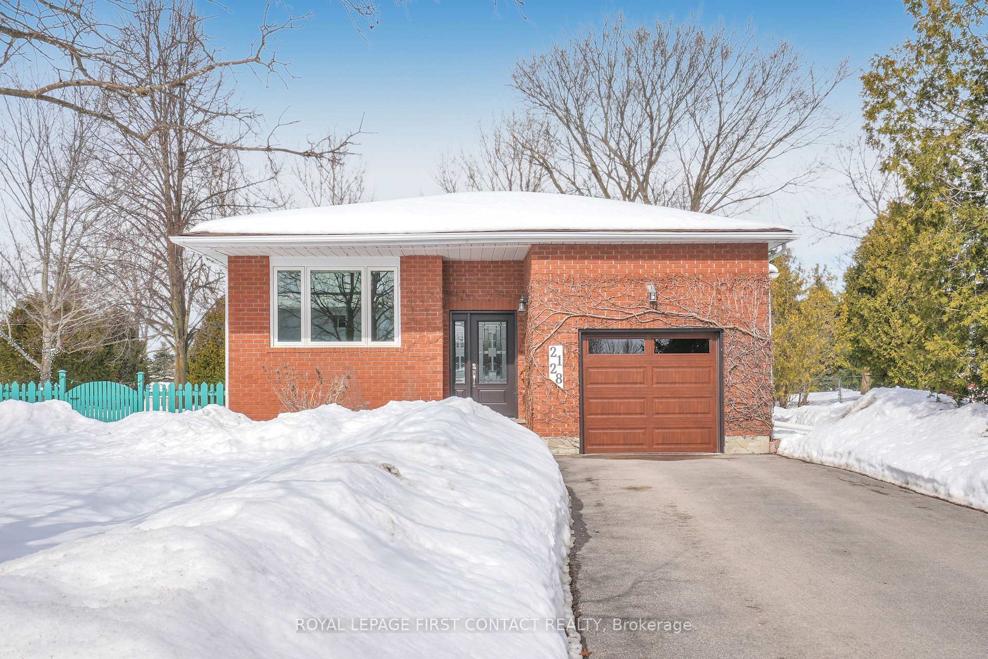Photo 1 of 2128 Gordon Street, Innisfil, Stroud — HOMEH