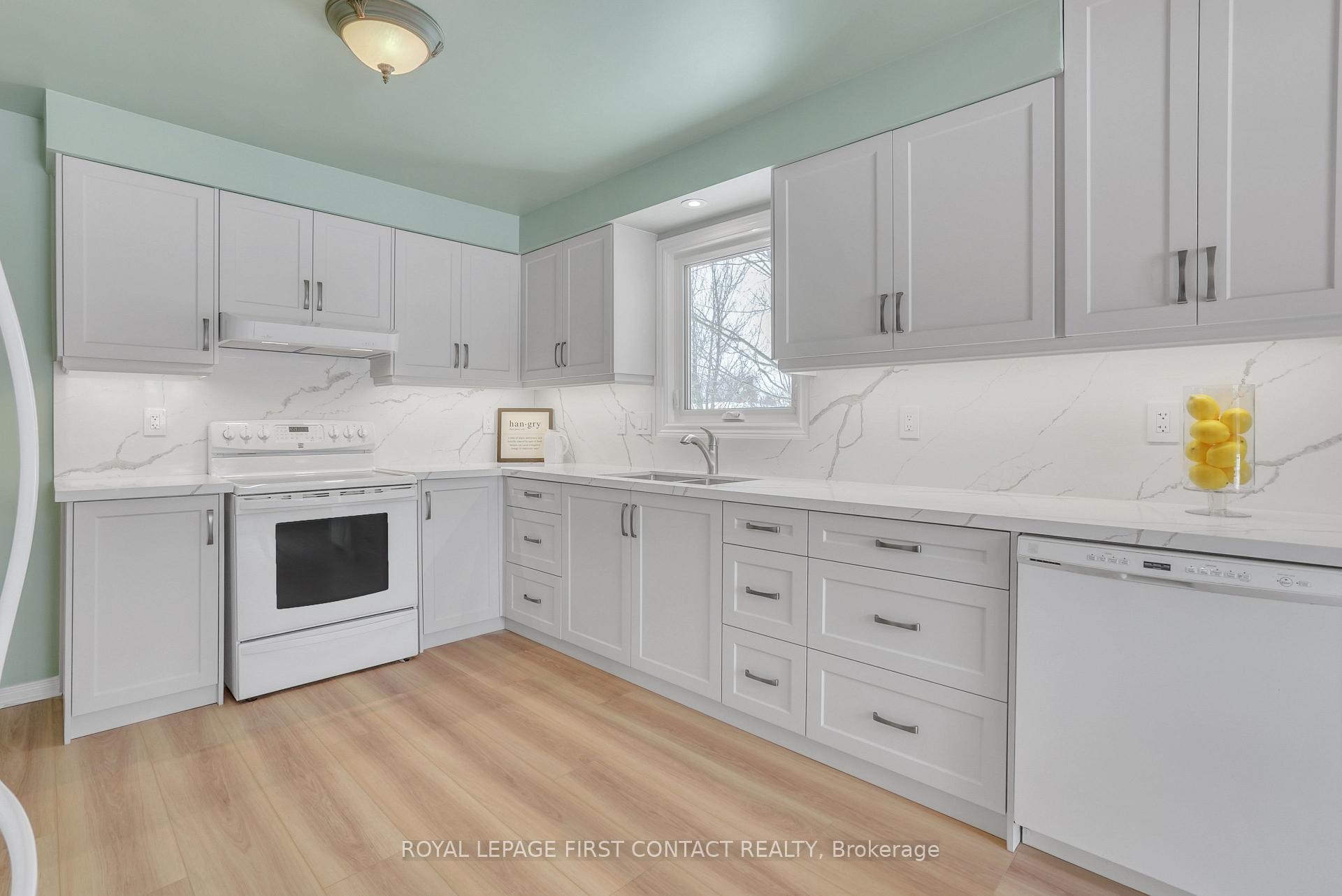 Photo 12 of 2128 Gordon Street, Innisfil, Stroud — HOMEH