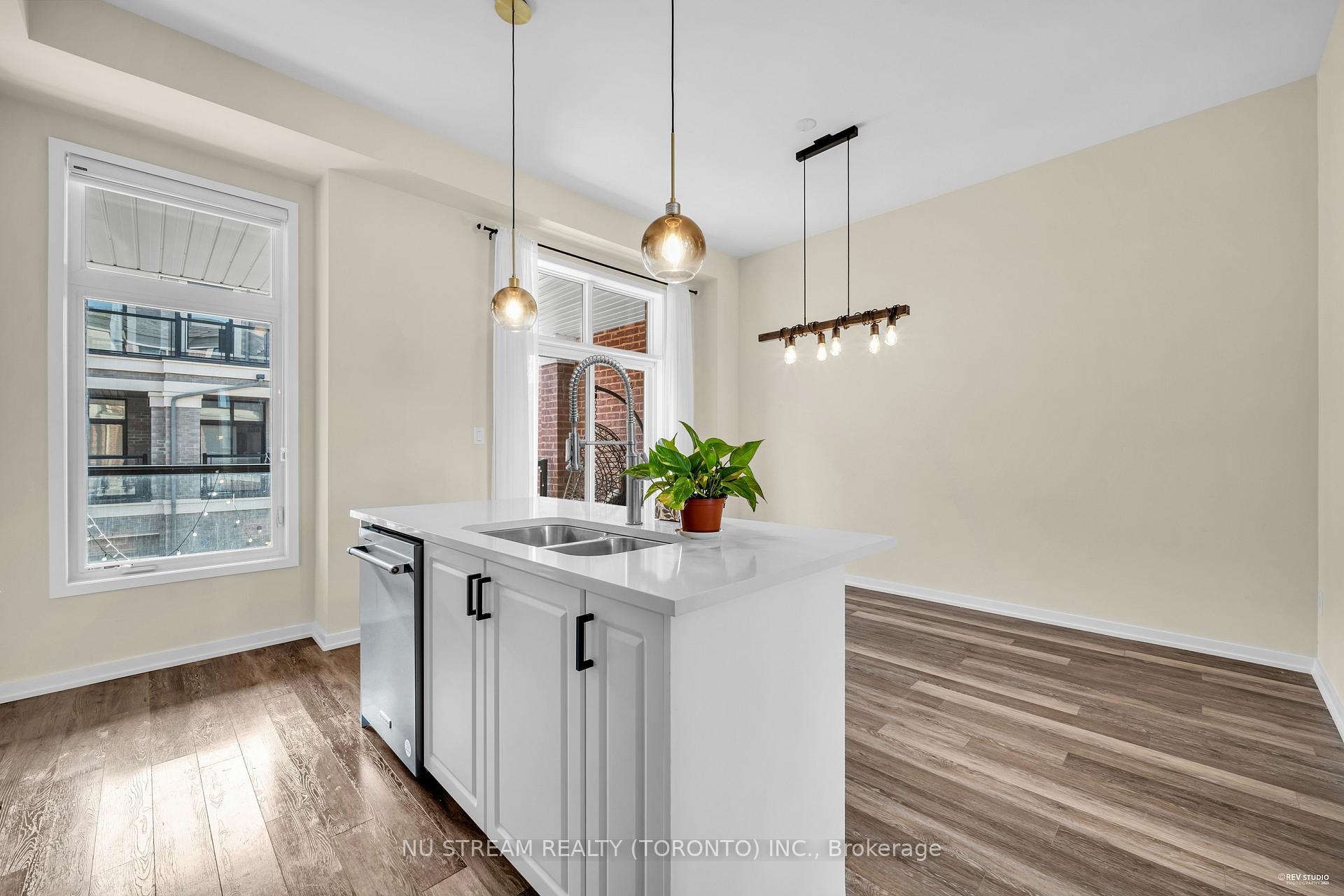 Photo 7 of 4 Pantheon Lane, Markham, Wismer — HOMEH