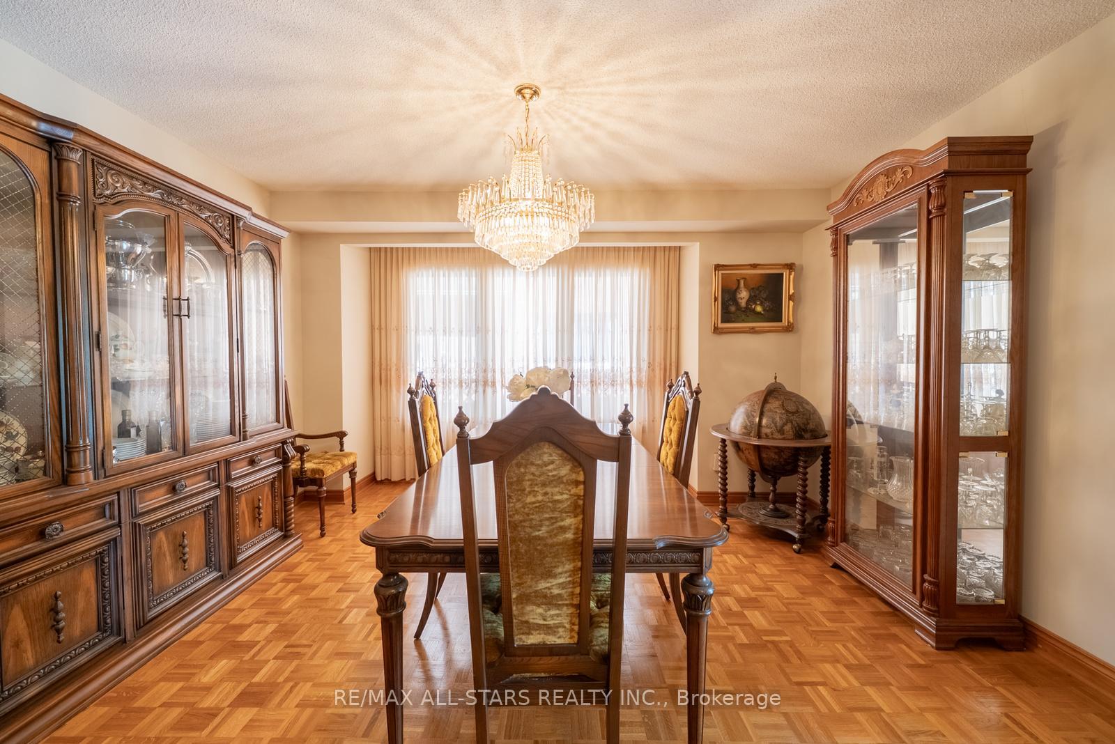 Photo 12 of 5 Janna Court, Markham, Village Green-South Unionville — HOMEH
