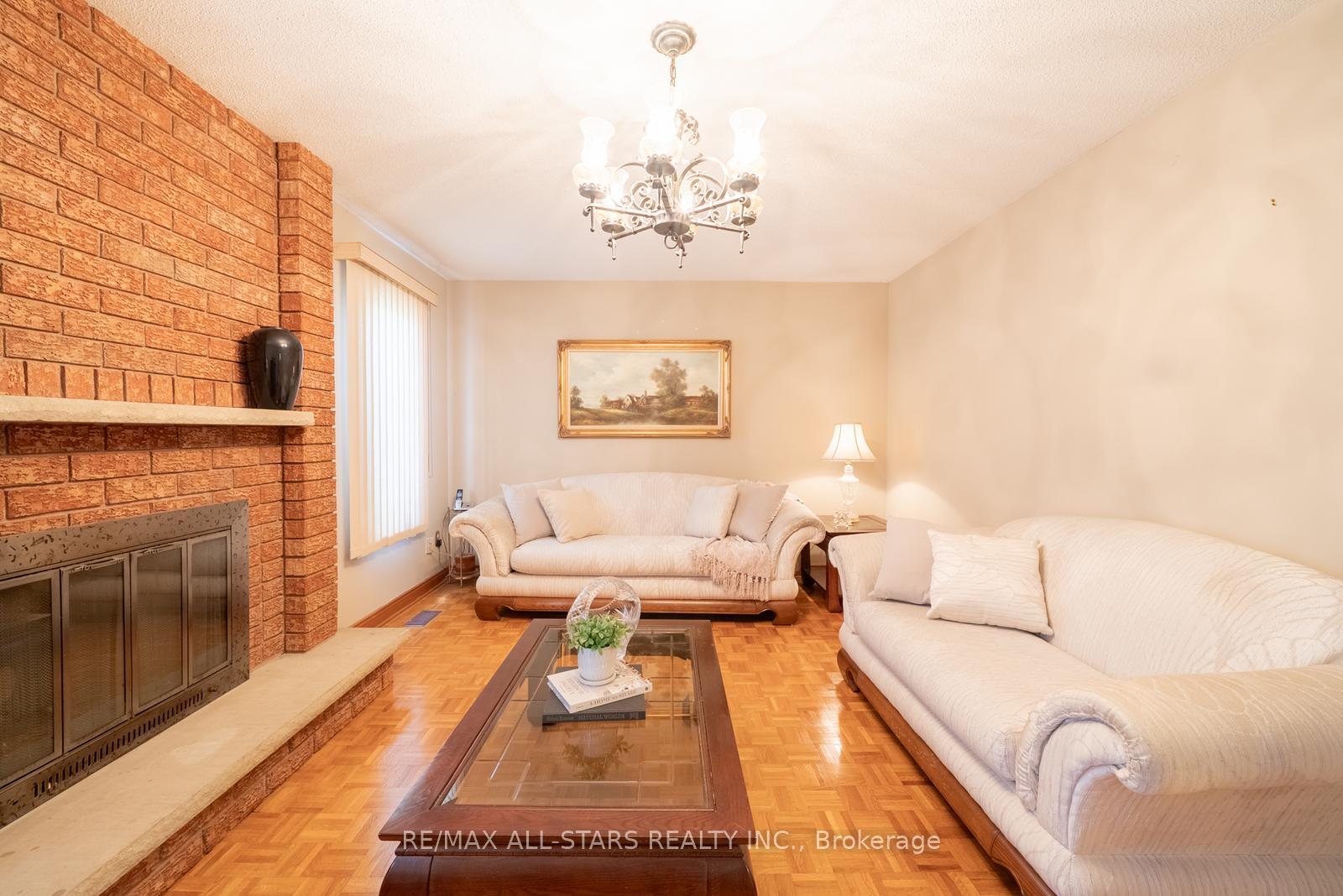 Photo 15 of 5 Janna Court, Markham, Village Green-South Unionville — HOMEH