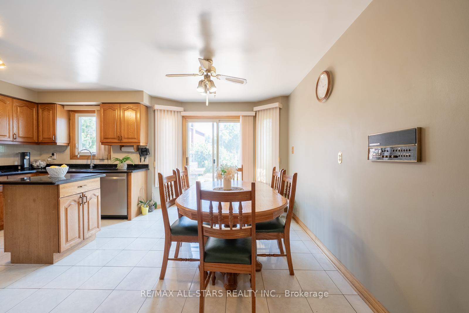 Photo 16 of 5 Janna Court, Markham, Village Green-South Unionville — HOMEH