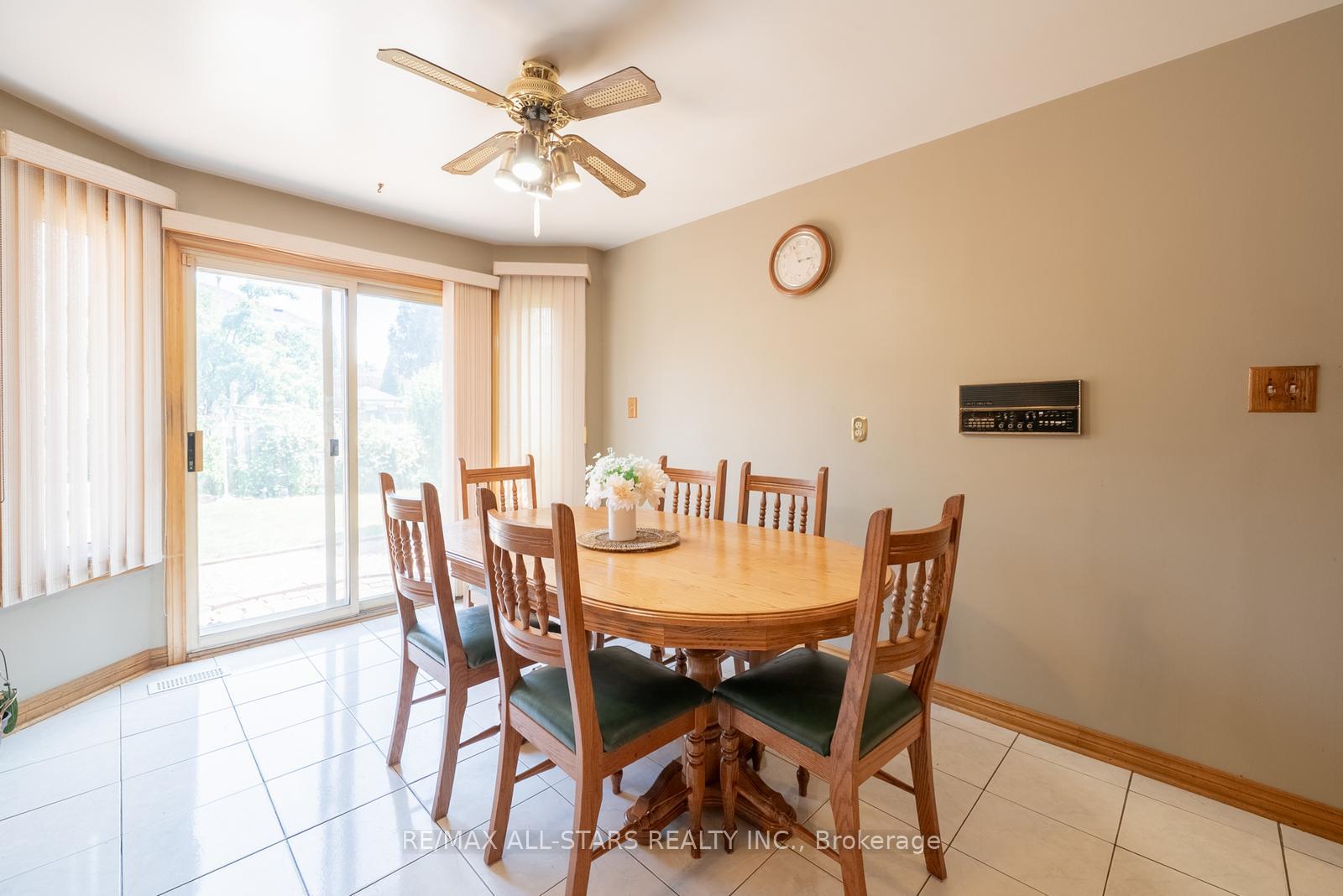 Photo 17 of 5 Janna Court, Markham, Village Green-South Unionville — HOMEH