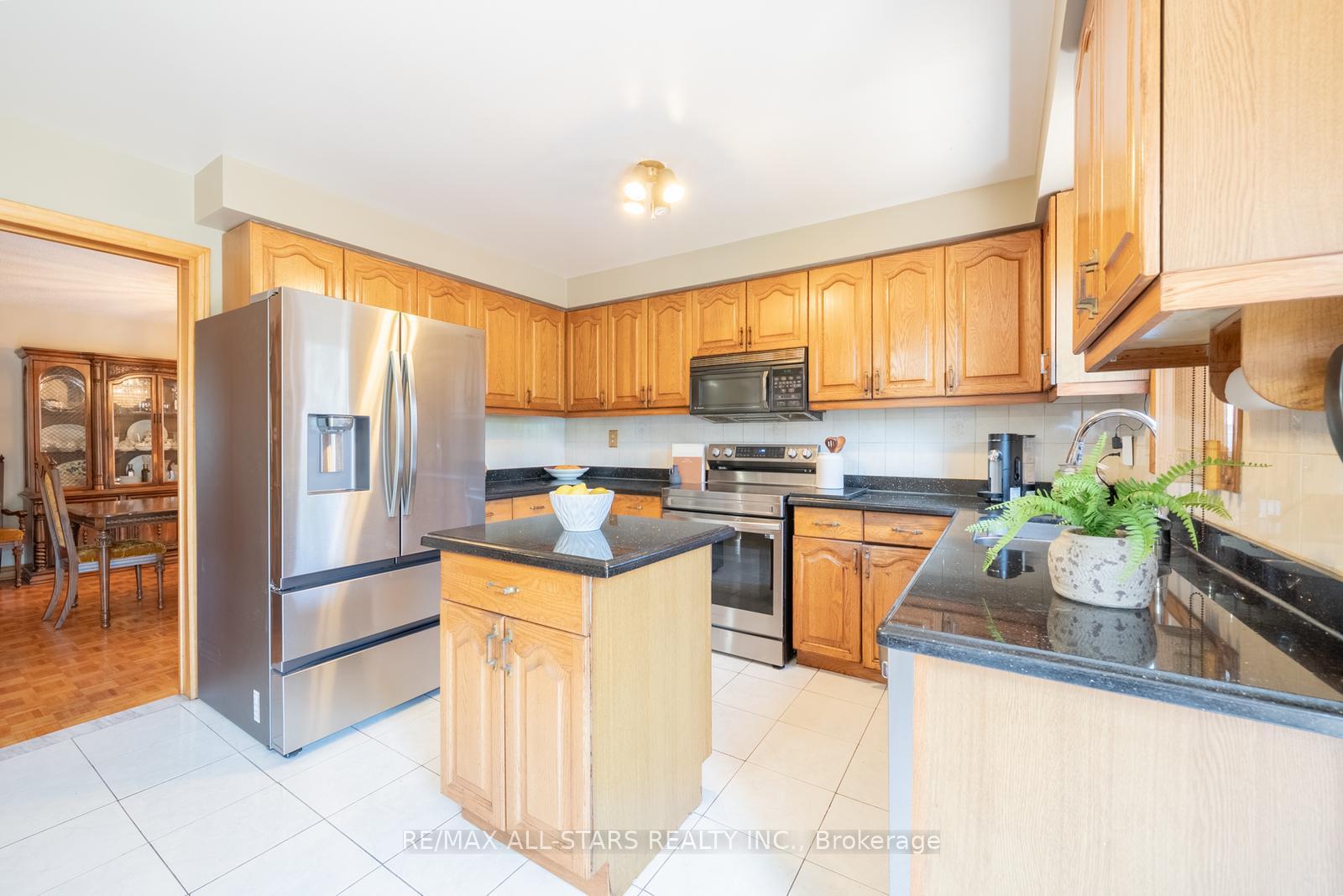 Photo 18 of 5 Janna Court, Markham, Village Green-South Unionville — HOMEH
