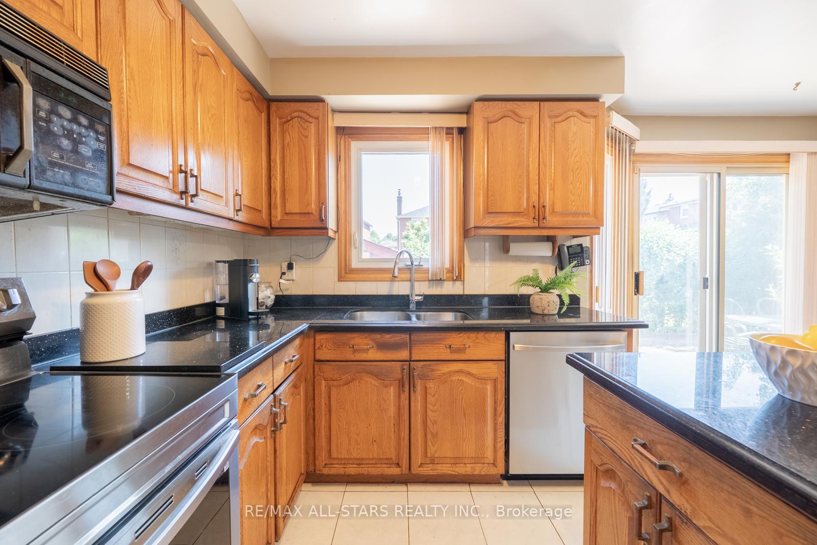 Photo 20 of 5 Janna Court, Markham, Village Green-South Unionville — HOMEH