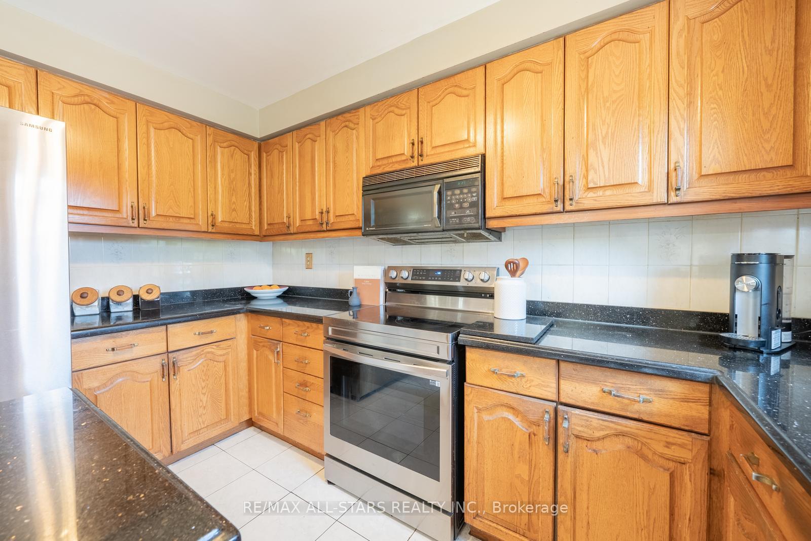 Photo 22 of 5 Janna Court, Markham, Village Green-South Unionville — HOMEH