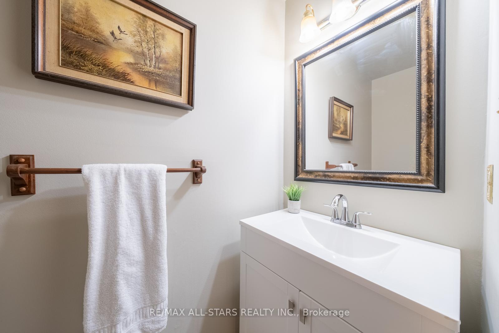 Photo 24 of 5 Janna Court, Markham, Village Green-South Unionville — HOMEH