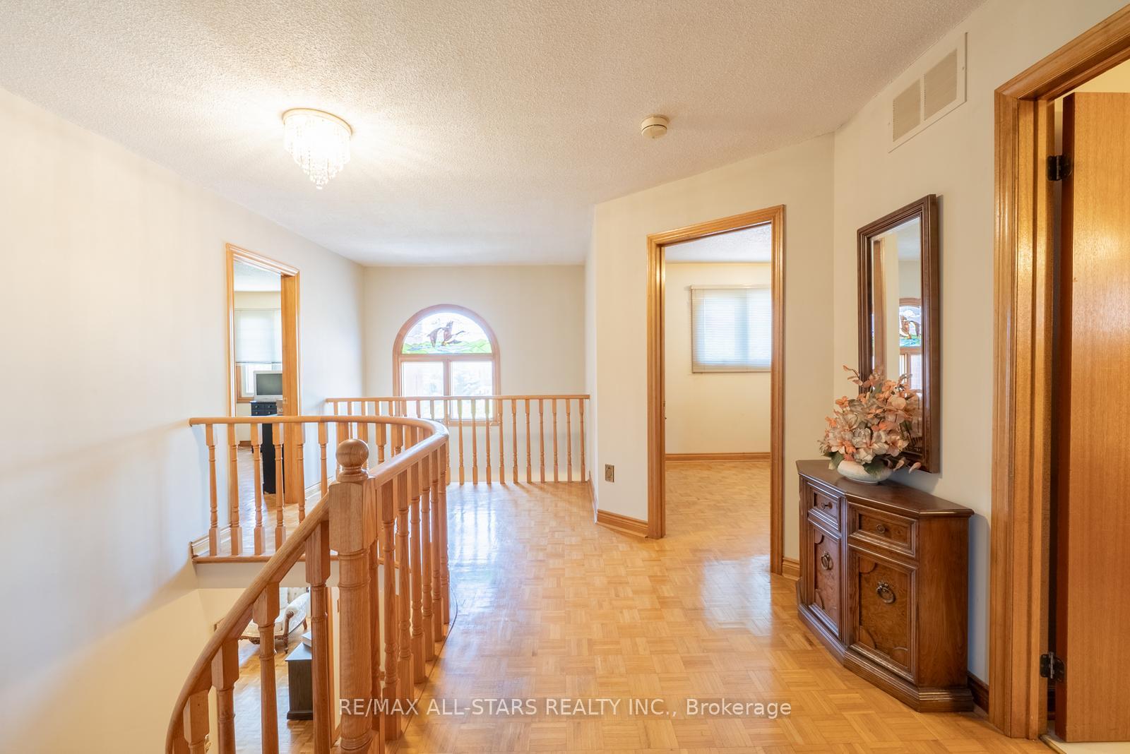Photo 25 of 5 Janna Court, Markham, Village Green-South Unionville — HOMEH