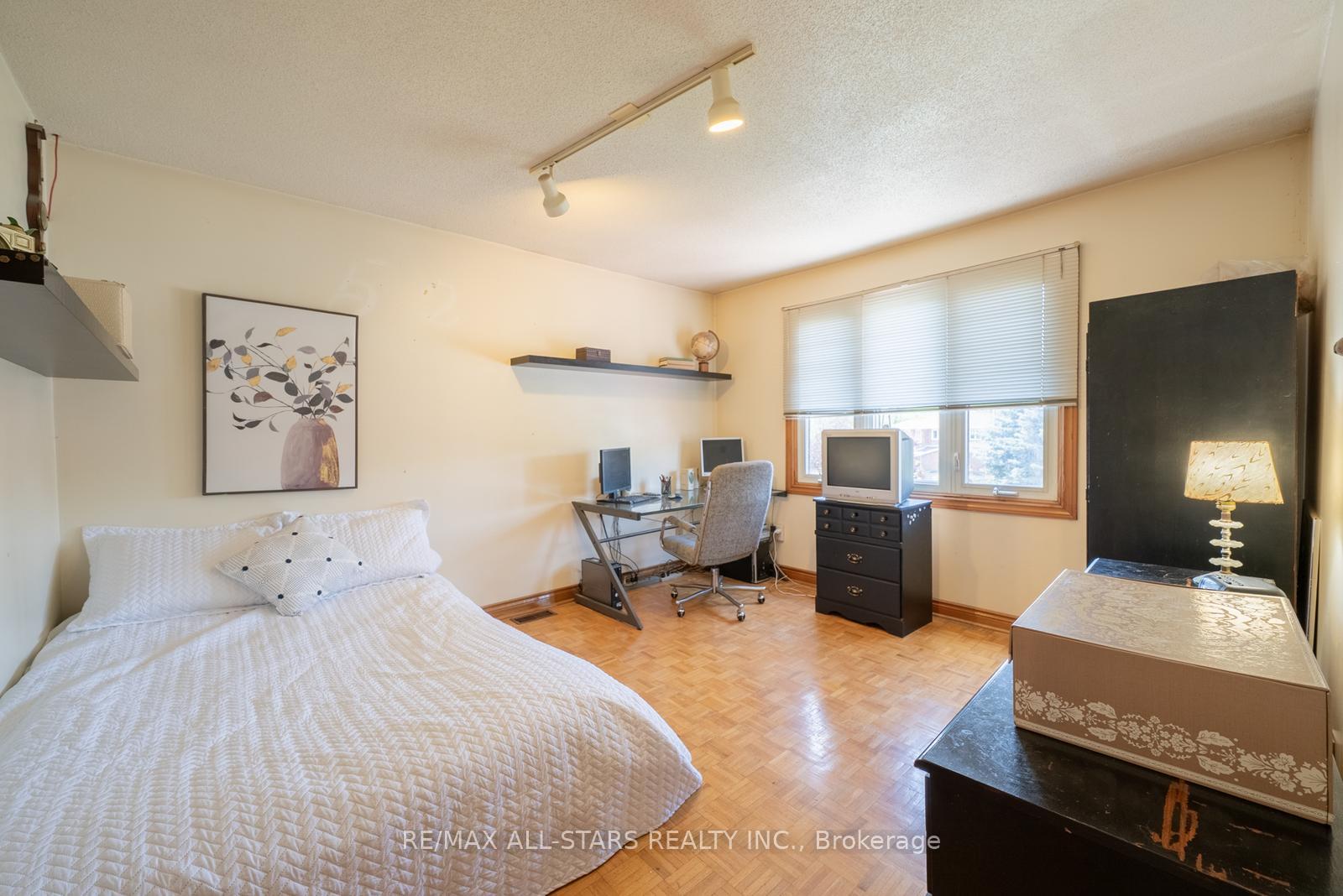 Photo 28 of 5 Janna Court, Markham, Village Green-South Unionville — HOMEH