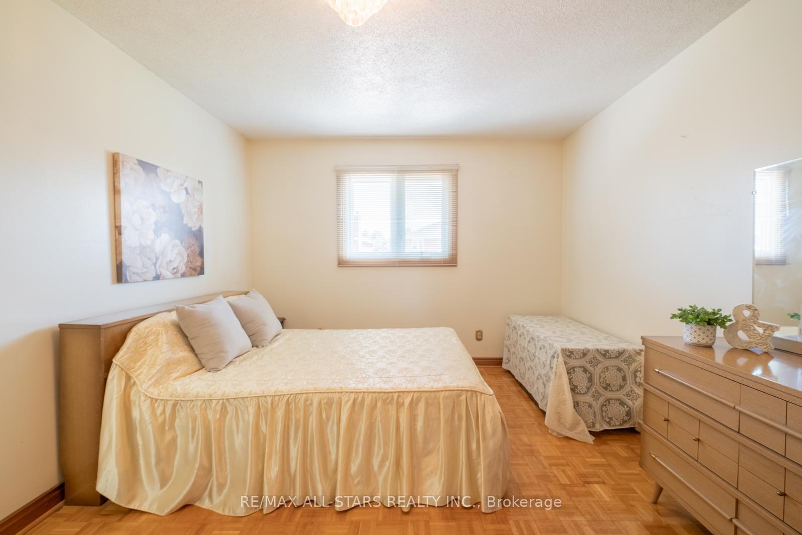 Photo 32 of 5 Janna Court, Markham, Village Green-South Unionville — HOMEH