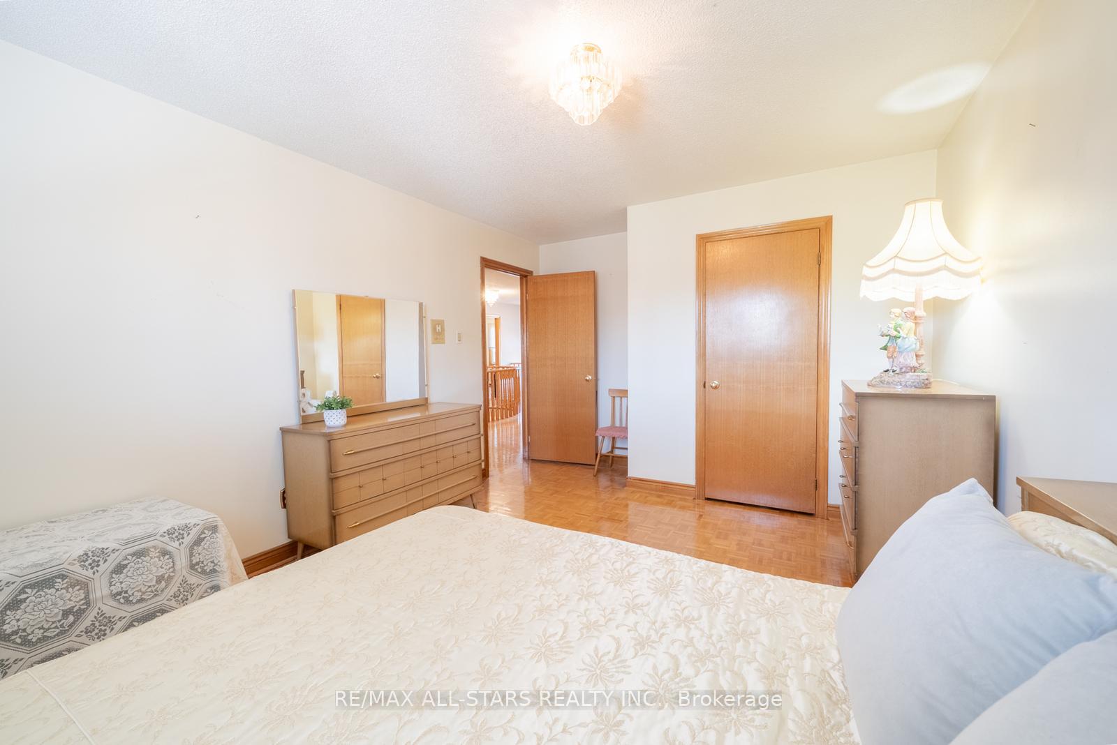 Photo 33 of 5 Janna Court, Markham, Village Green-South Unionville — HOMEH