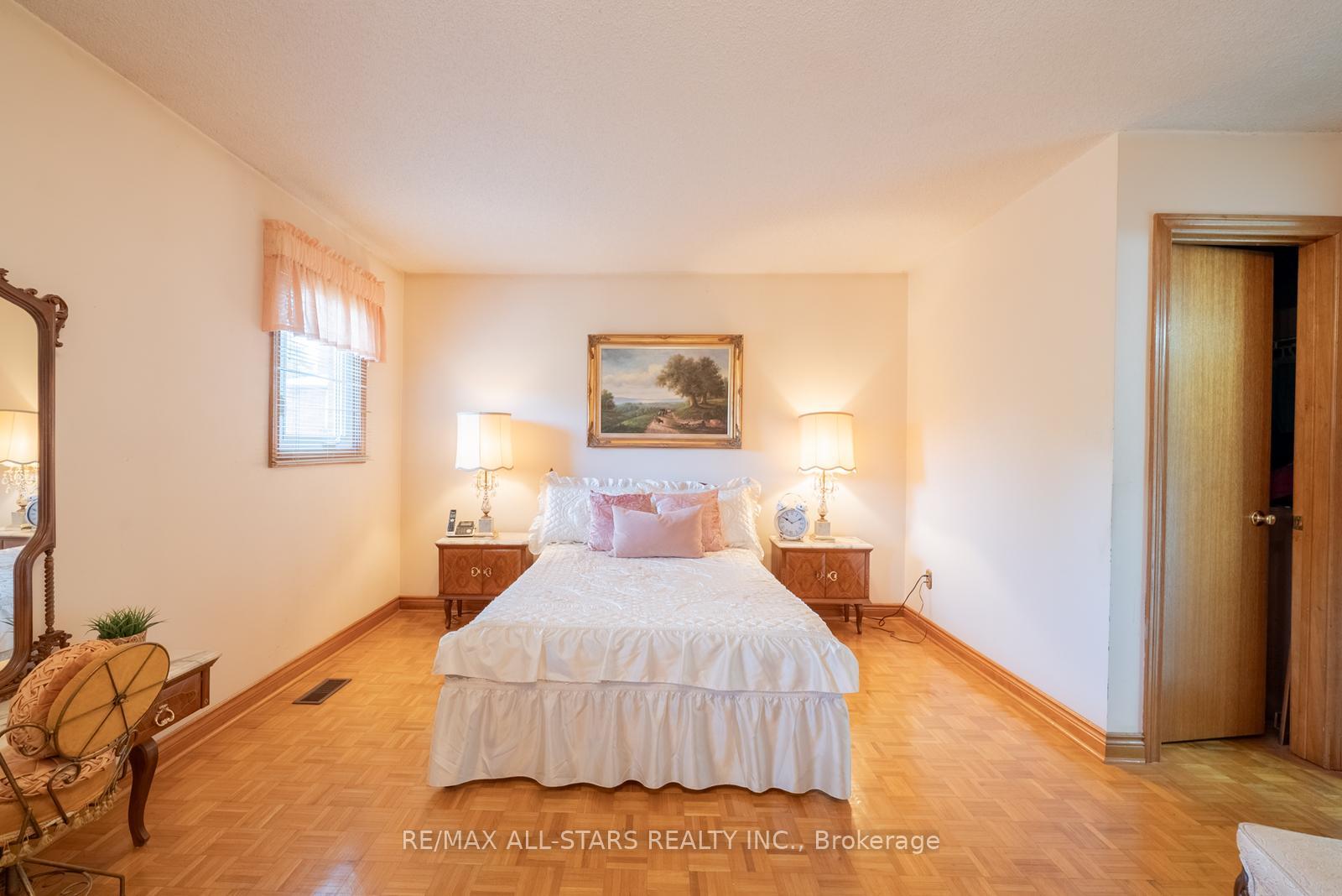 Photo 35 of 5 Janna Court, Markham, Village Green-South Unionville — HOMEH