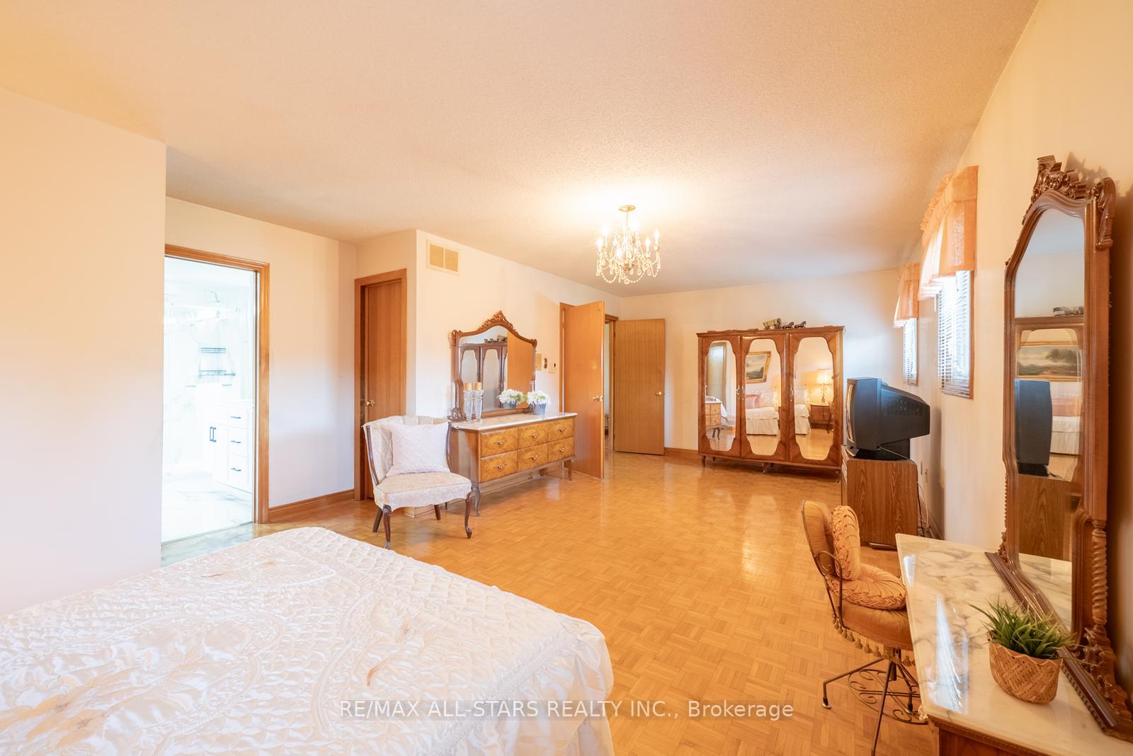 Photo 36 of 5 Janna Court, Markham, Village Green-South Unionville — HOMEH