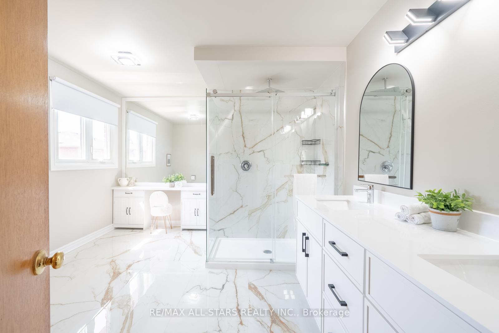 Photo 37 of 5 Janna Court, Markham, Village Green-South Unionville — HOMEH