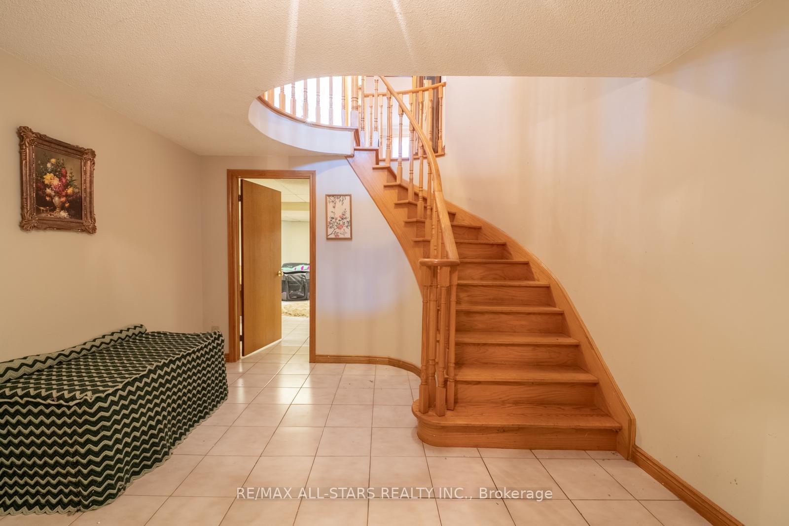Photo 40 of 5 Janna Court, Markham, Village Green-South Unionville — HOMEH