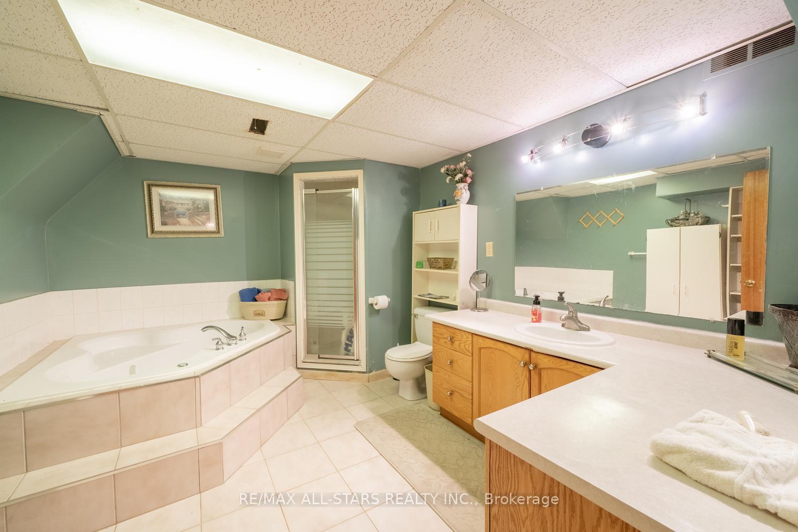 Photo 41 of 5 Janna Court, Markham, Village Green-South Unionville — HOMEH