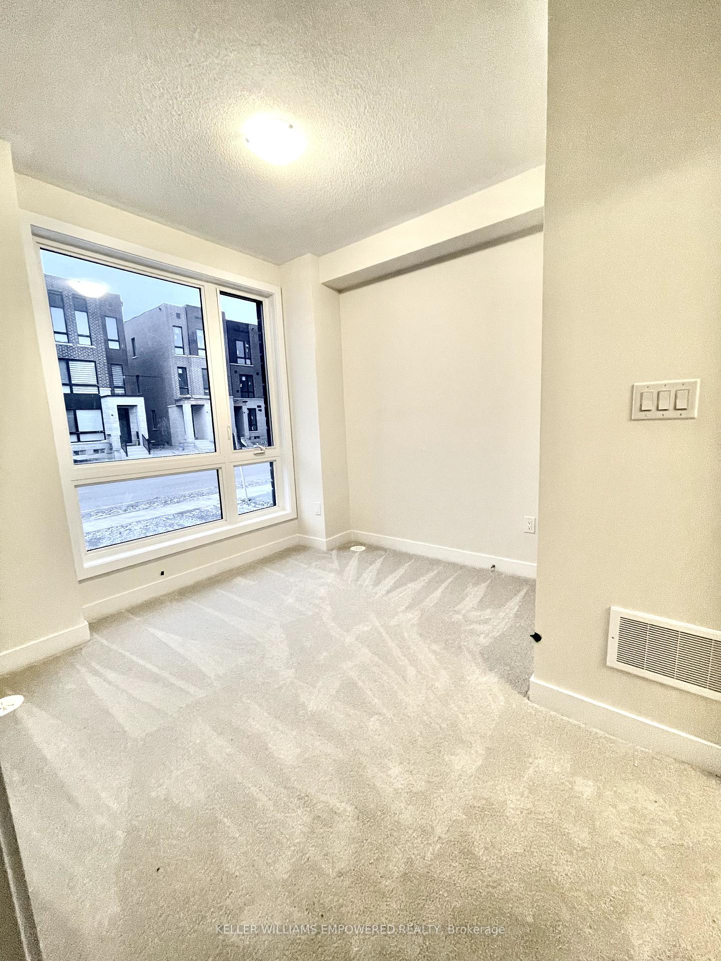 Photo 3 of 112 Stauffer Crescent, Markham, Cornell — HOMEH