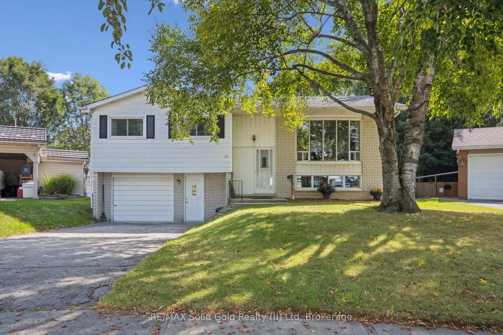 Photo 1 of 32 Lambert Place, Kitchener — HOMEH