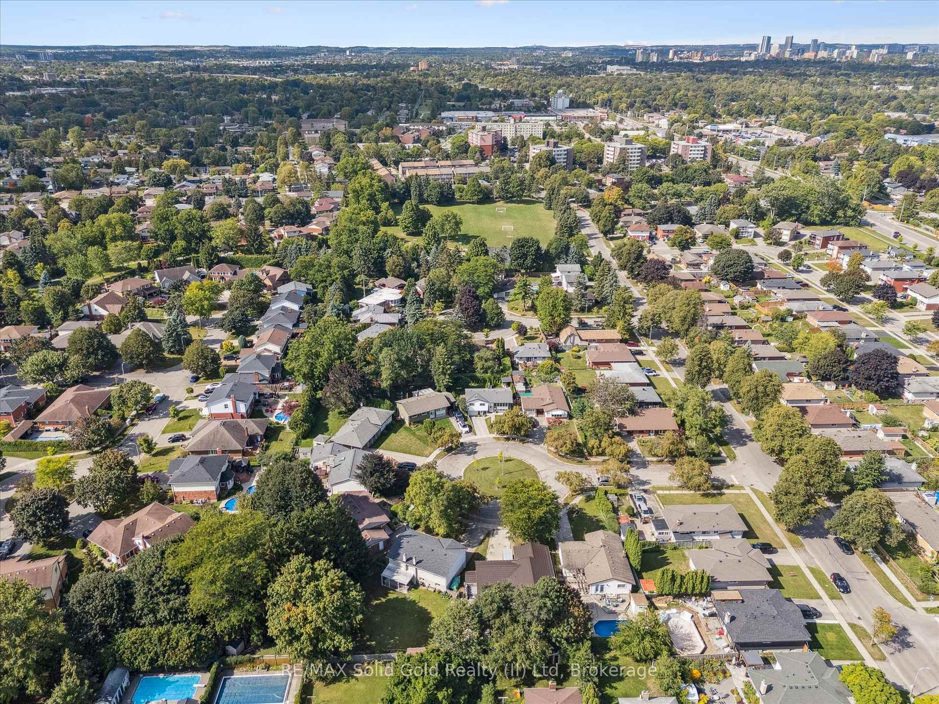 Photo 4 of 32 Lambert Place, Kitchener — HOMEH