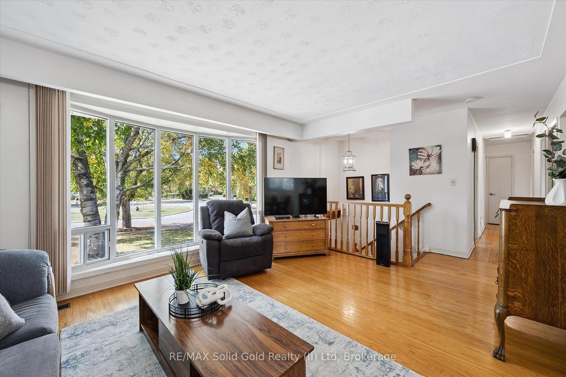 Photo 7 of 32 Lambert Place, Kitchener — HOMEH