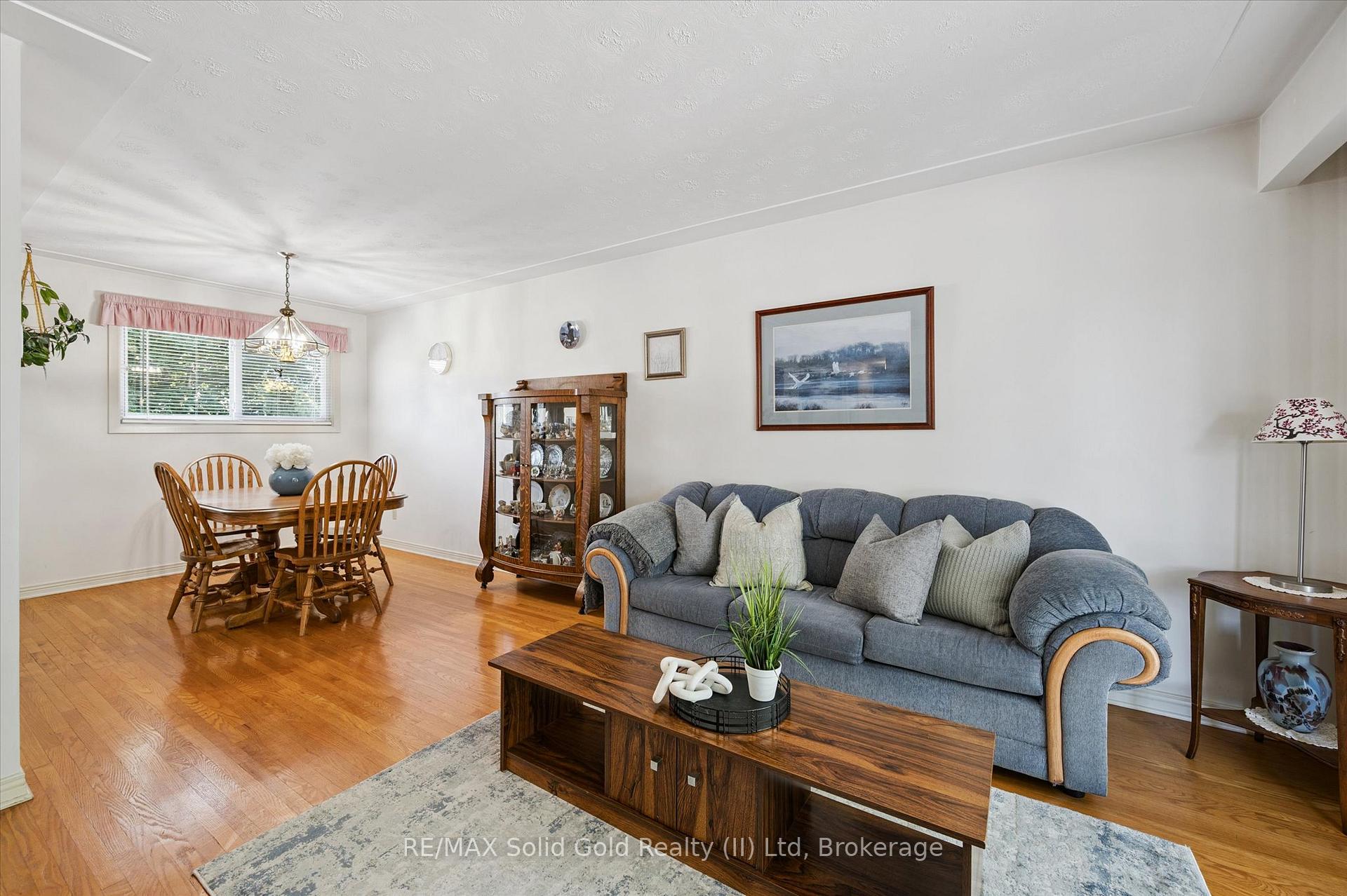 Photo 9 of 32 Lambert Place, Kitchener — HOMEH