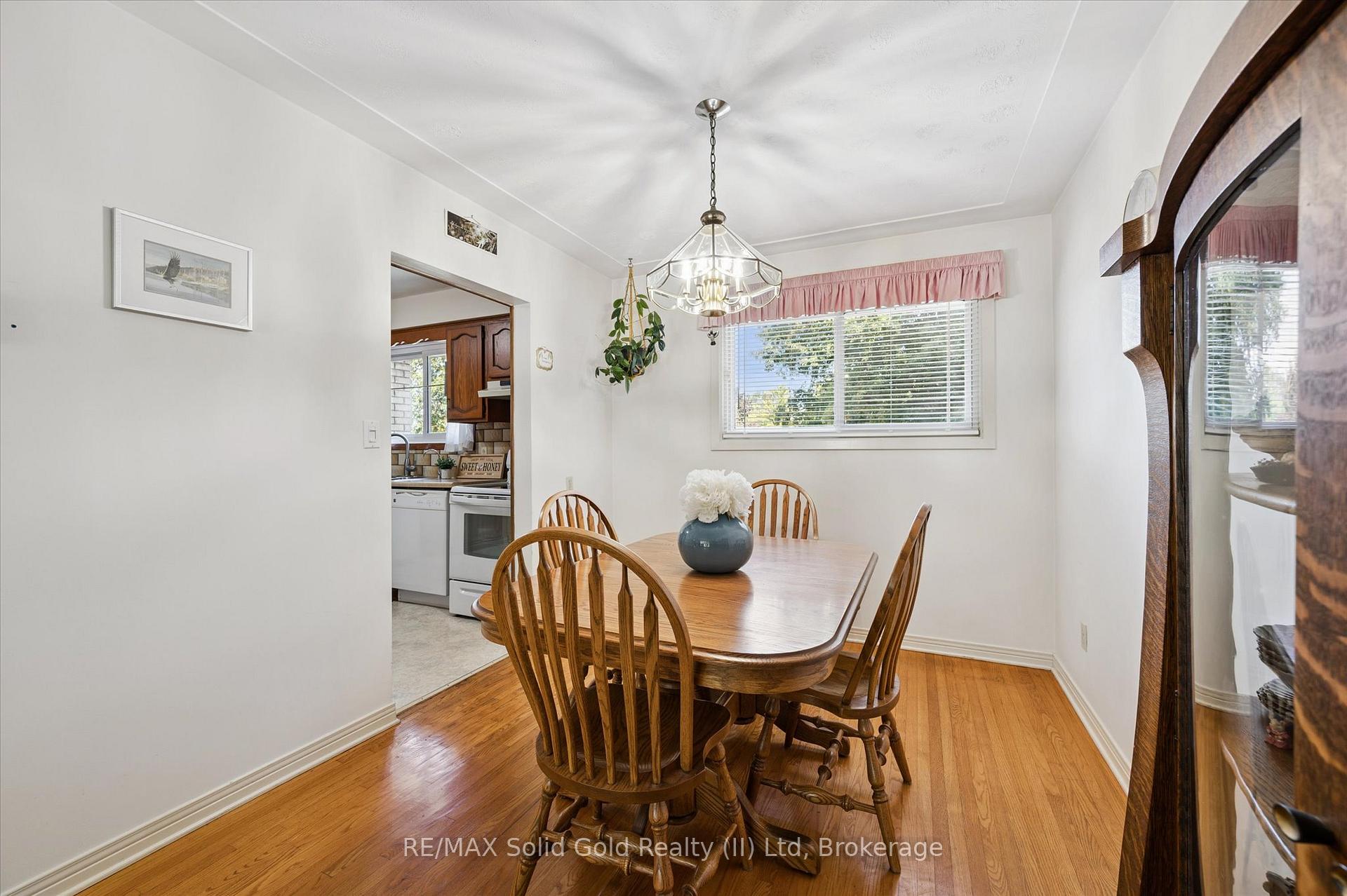 Photo 11 of 32 Lambert Place, Kitchener — HOMEH