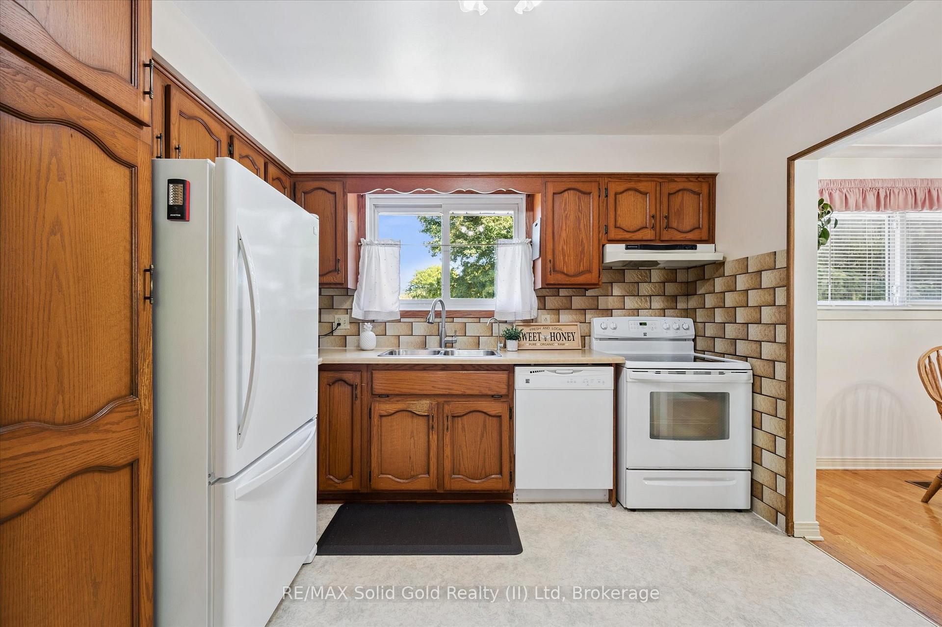 Photo 12 of 32 Lambert Place, Kitchener — HOMEH