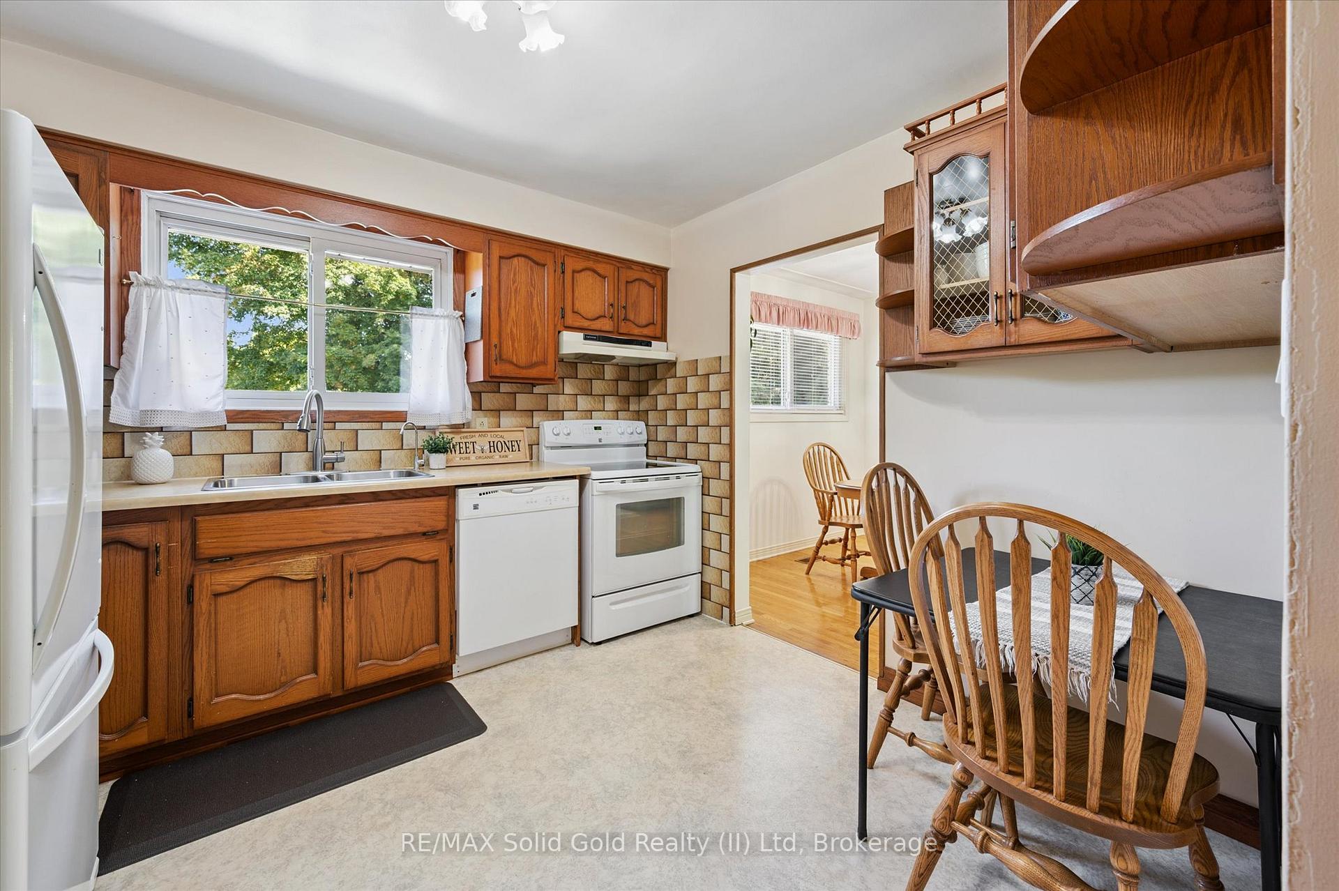 Photo 13 of 32 Lambert Place, Kitchener — HOMEH