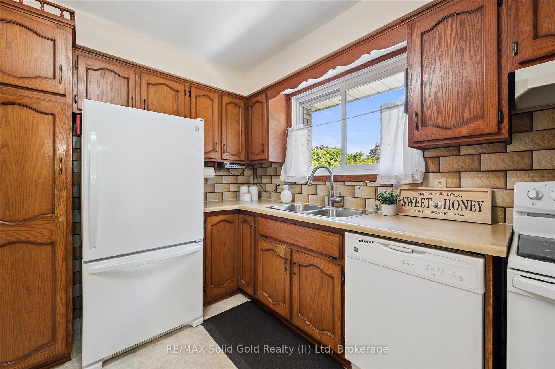 Photo 15 of 32 Lambert Place, Kitchener — HOMEH