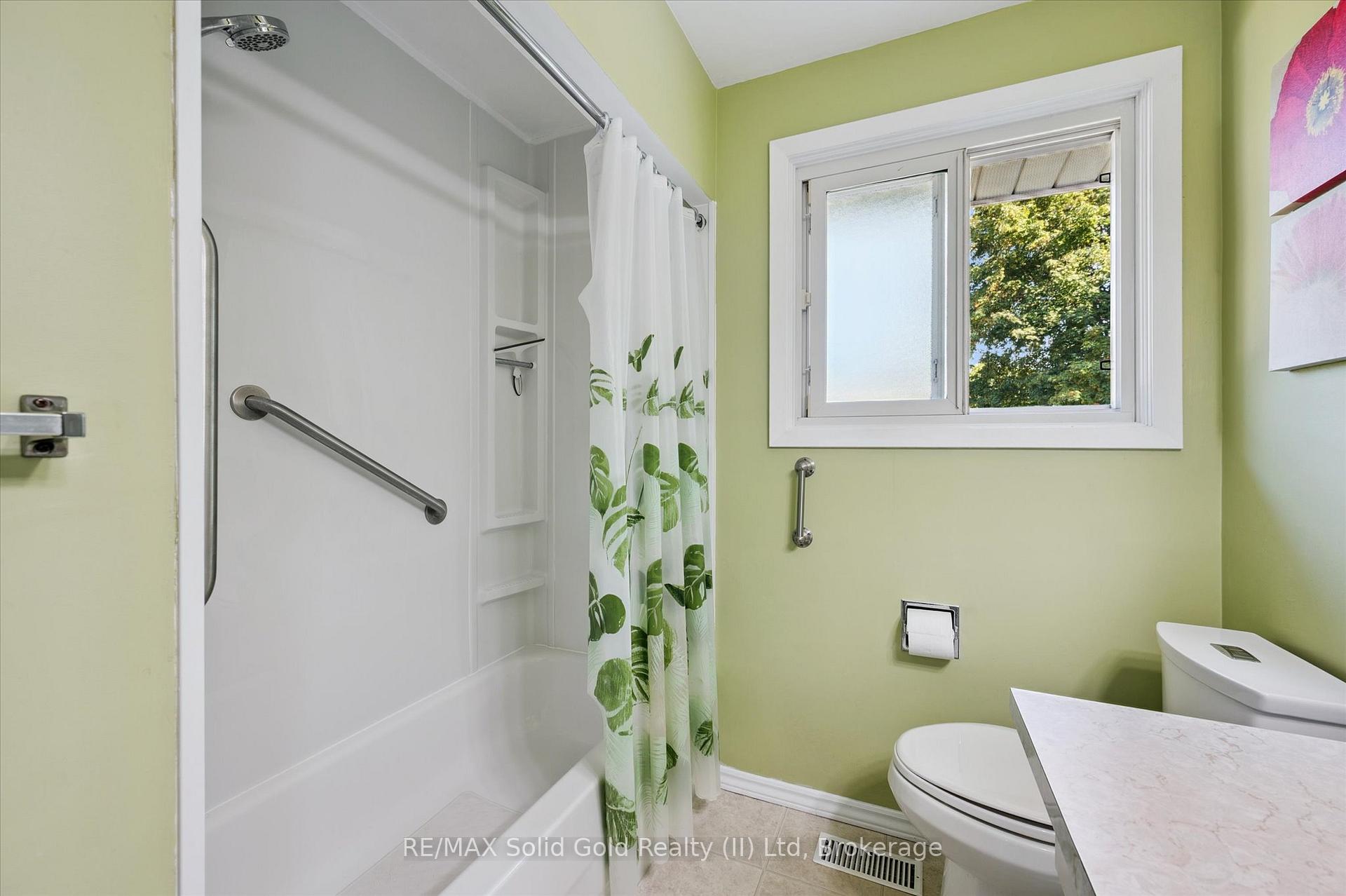 Photo 21 of 32 Lambert Place, Kitchener — HOMEH