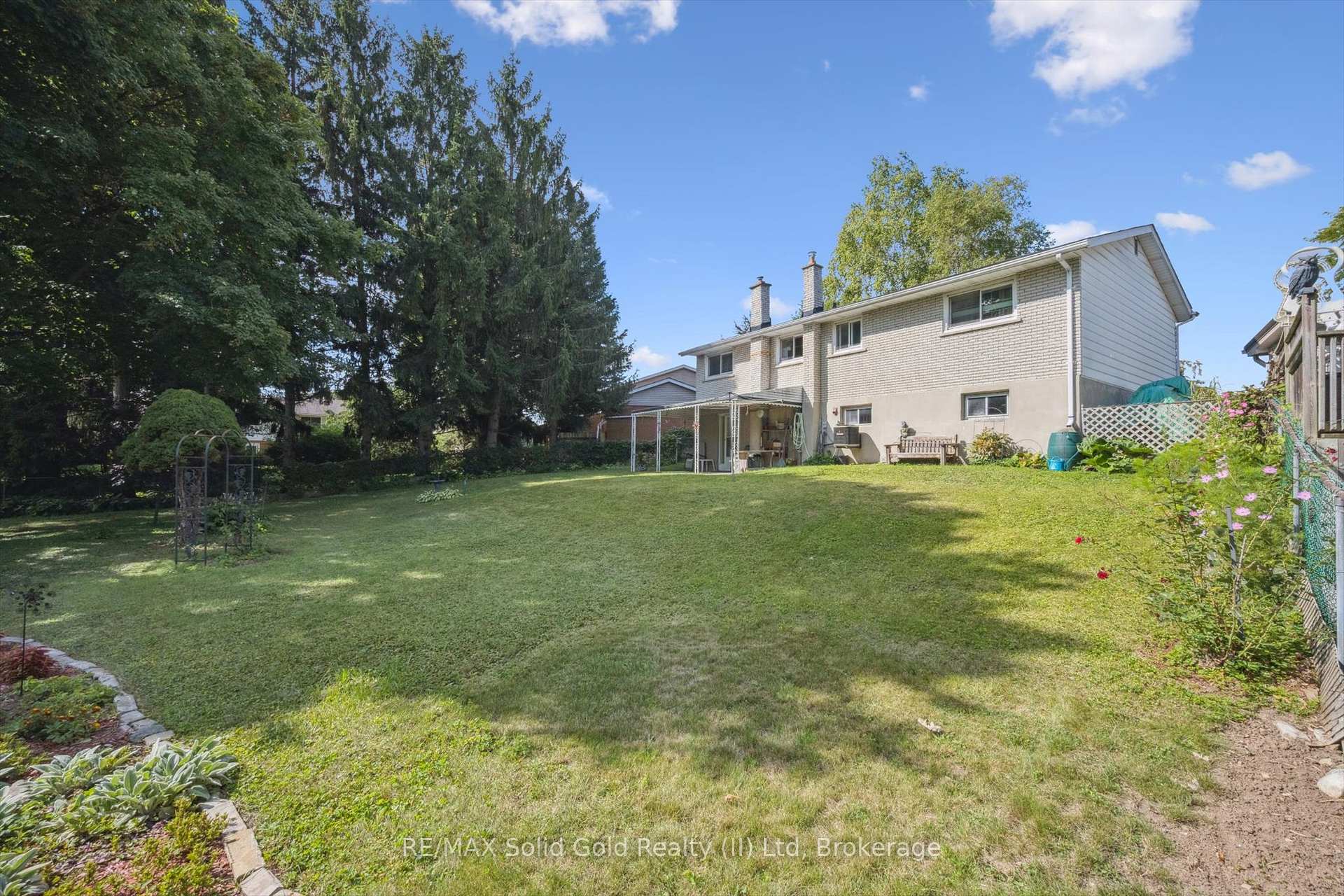 Photo 33 of 32 Lambert Place, Kitchener — HOMEH