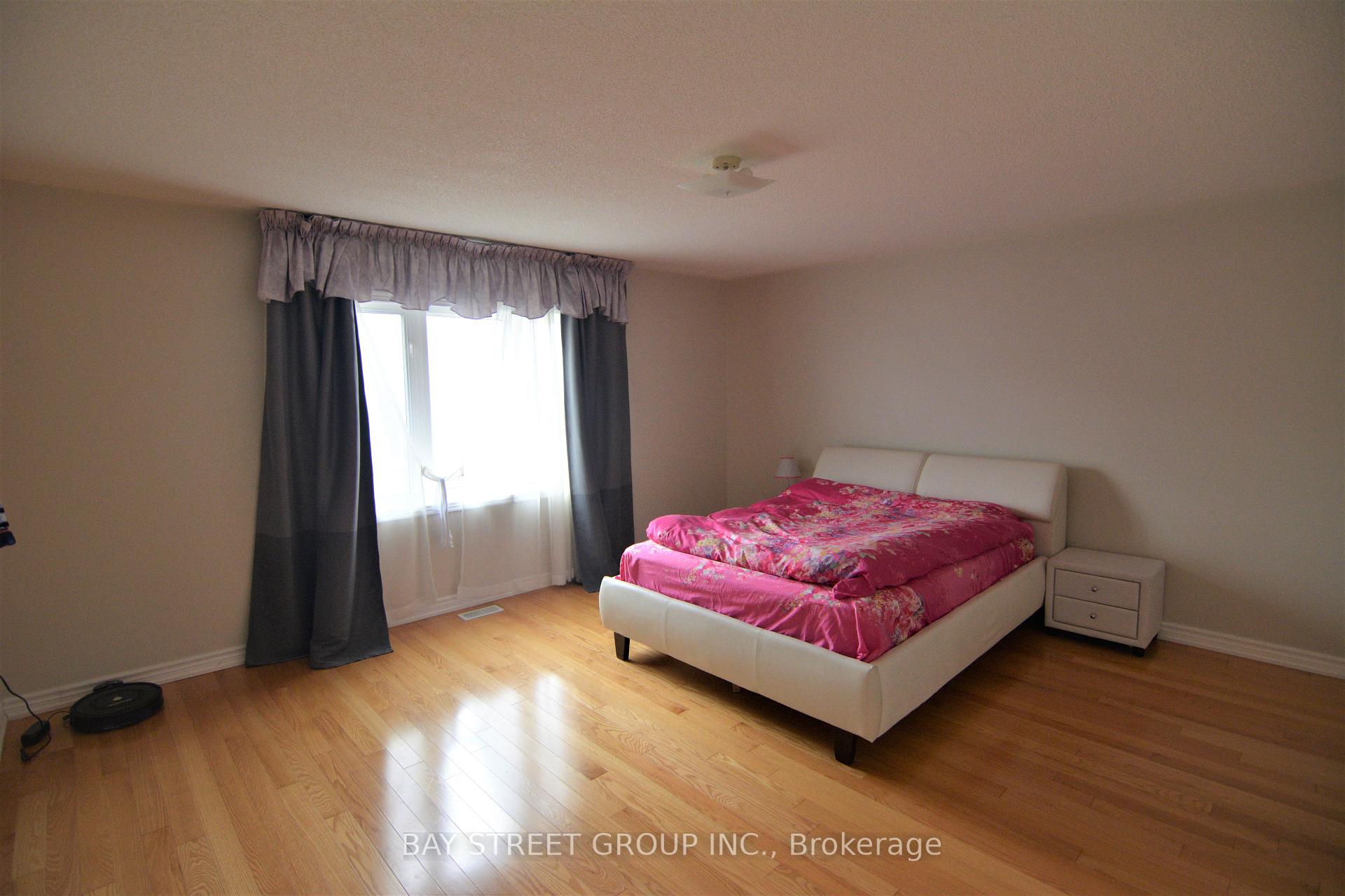 Photo 8 of 111 Southbrook Crescent, Markham, Cachet — HOMEH