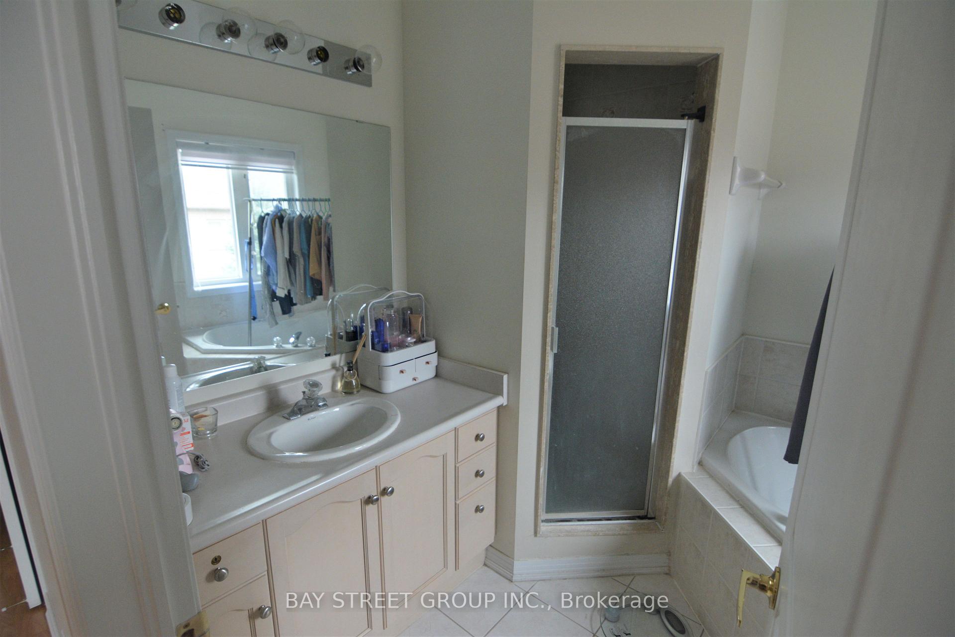 Photo 9 of 111 Southbrook Crescent, Markham, Cachet — HOMEH