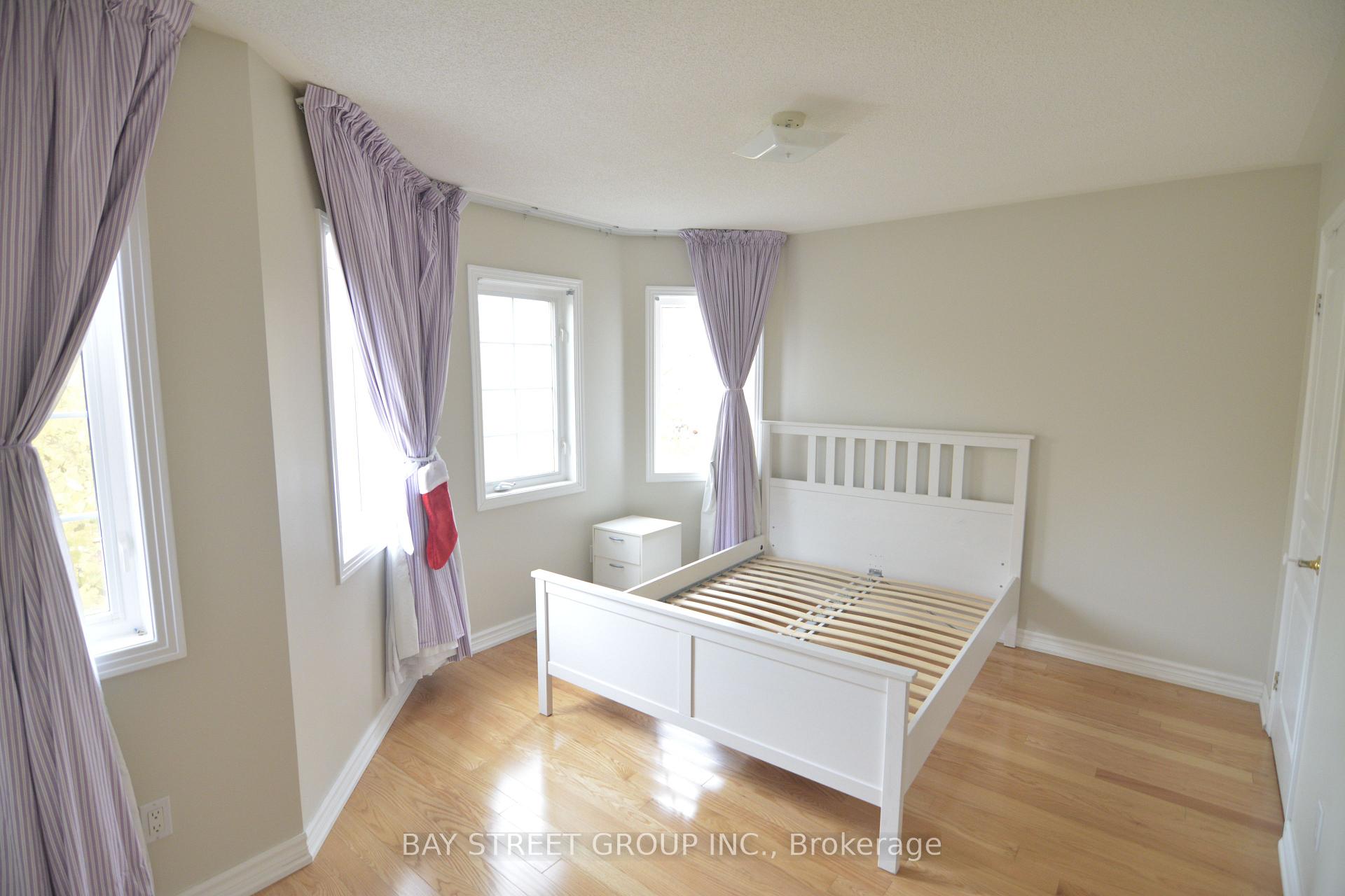 Photo 11 of 111 Southbrook Crescent, Markham, Cachet — HOMEH