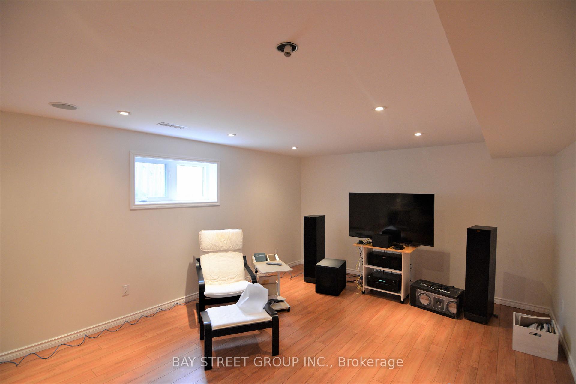 Photo 13 of 111 Southbrook Crescent, Markham, Cachet — HOMEH