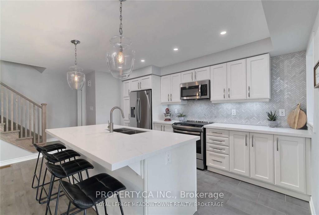 Photo 10 of 1244 Rose Way N, Milton, Cobban — HOMEH