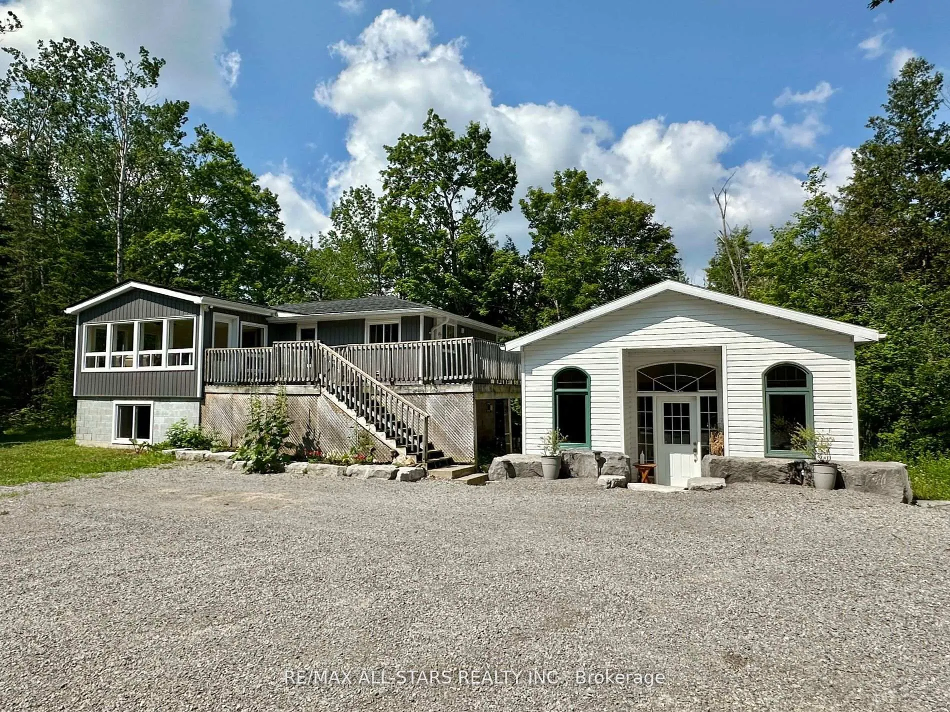 Front of 1104 Galway Road