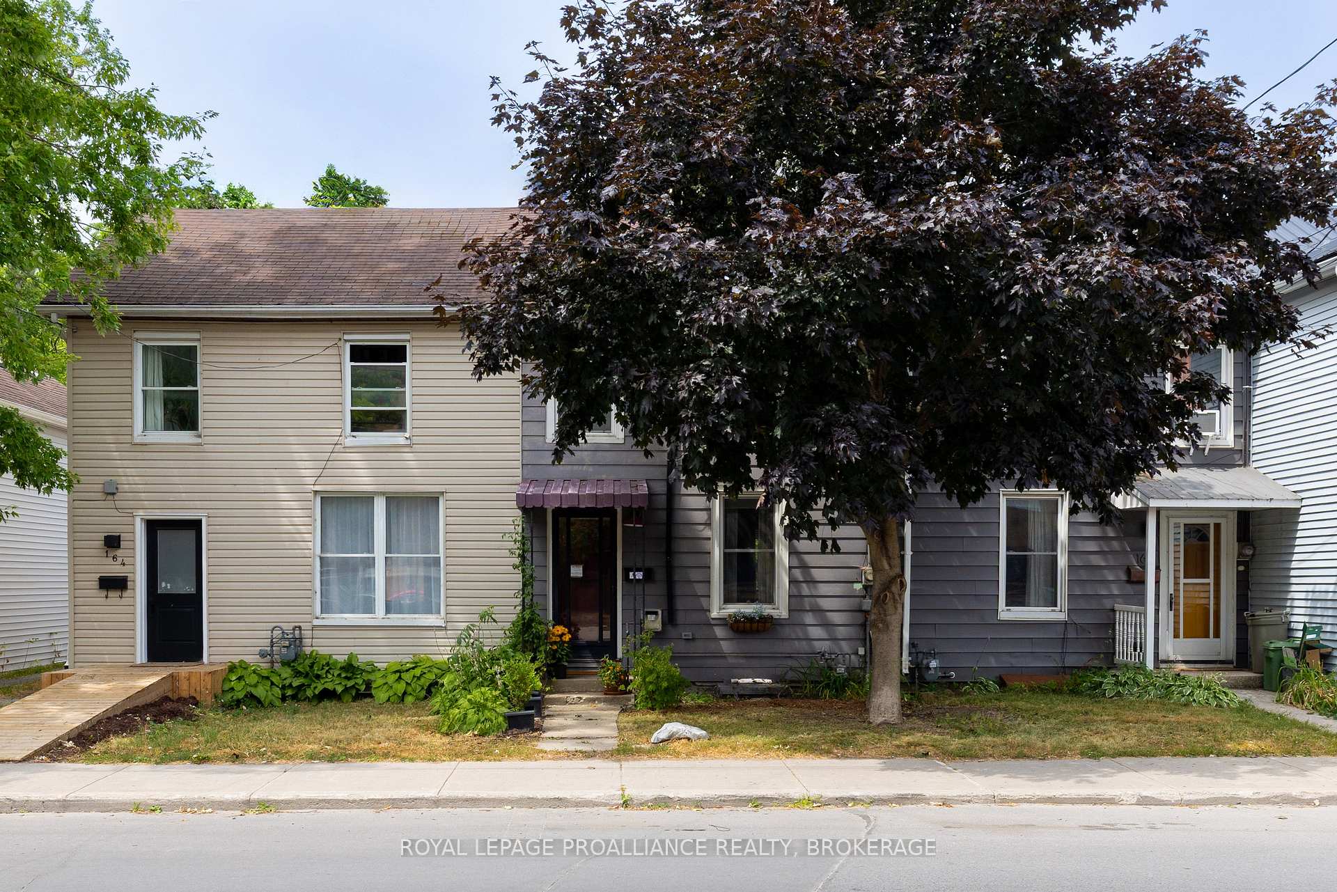 Front of 166 Rideau Street