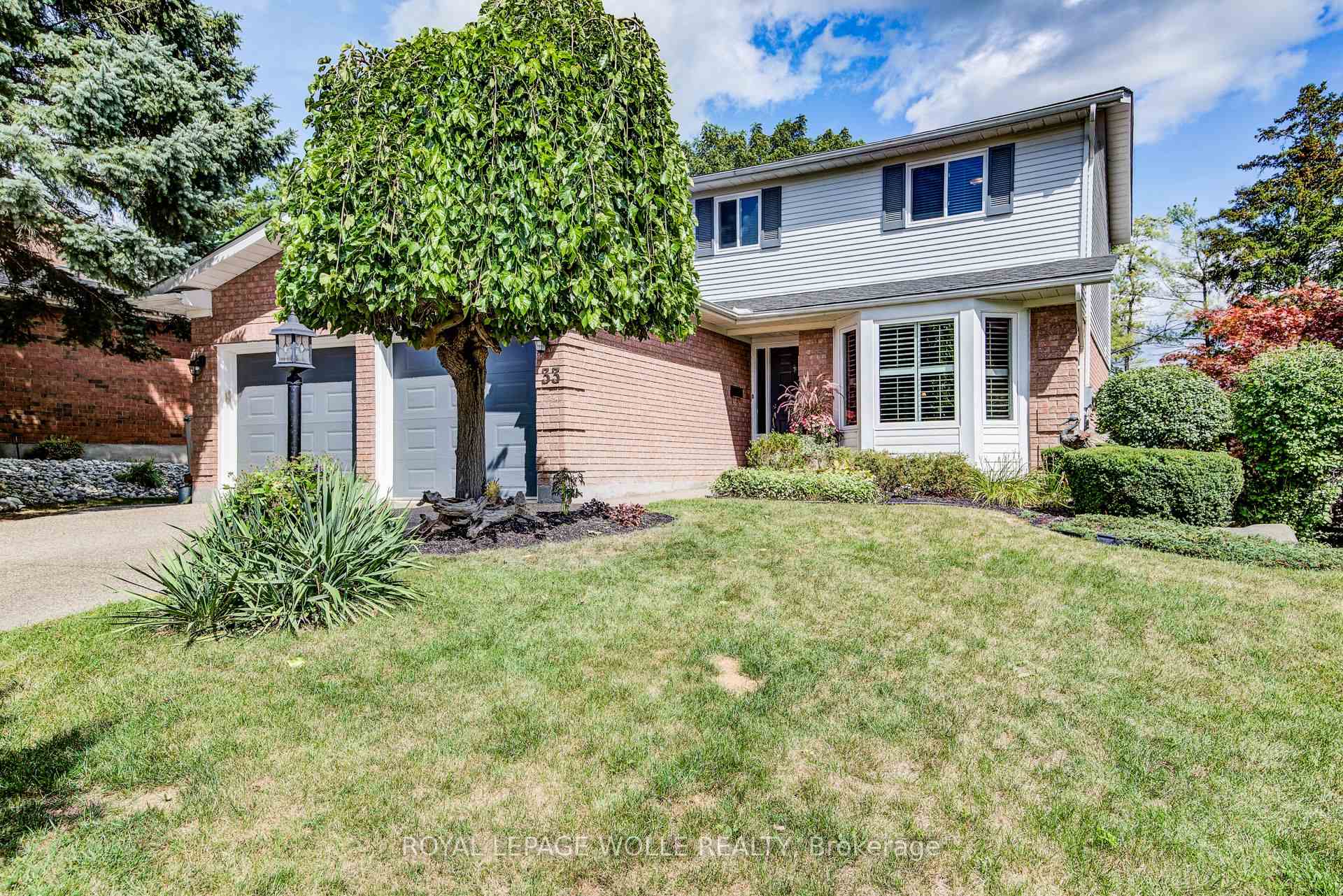 Front of 33 Tinatawa Court