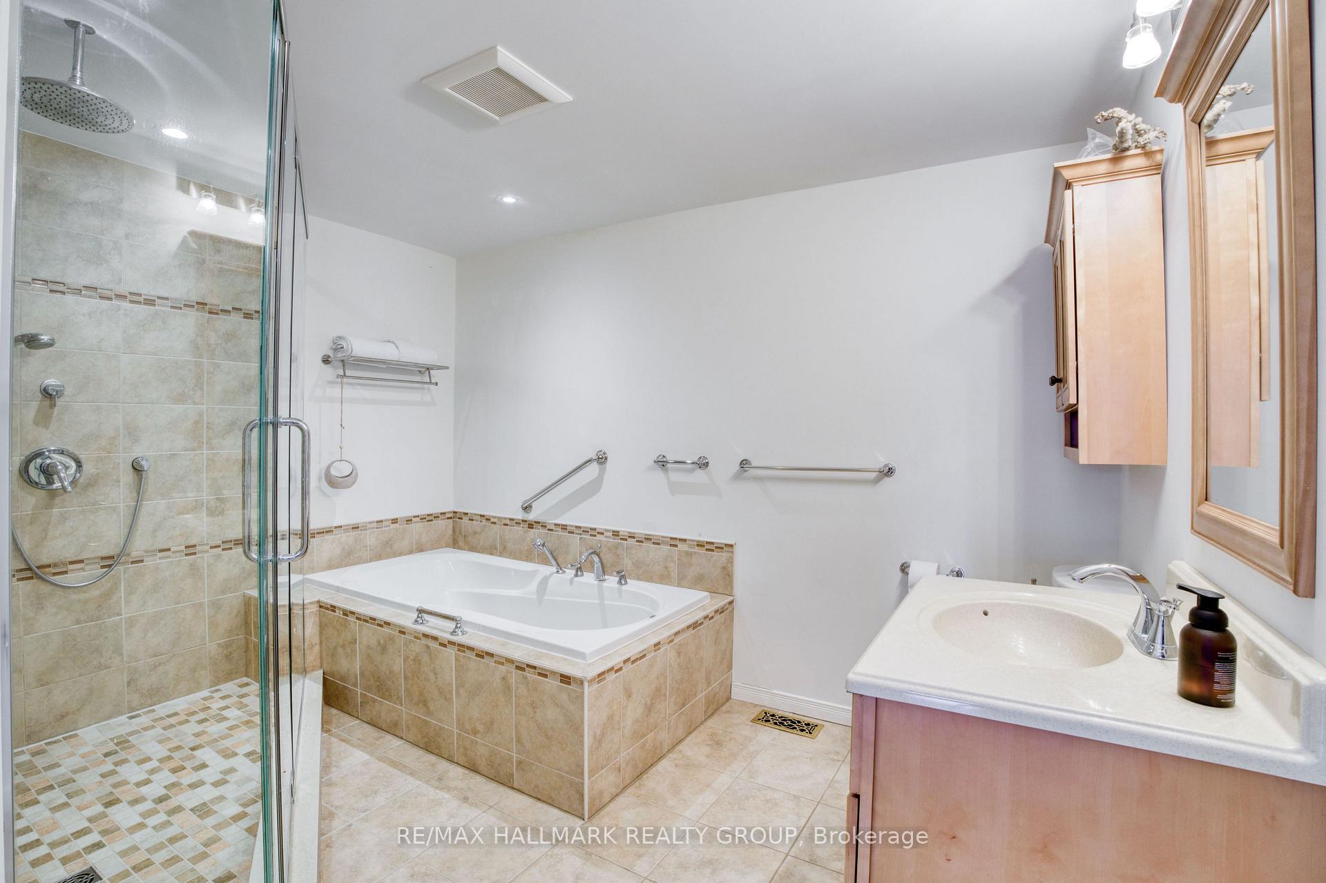 Photo 17 of 170 Wilshire Avenue, Ottawa, Courtland Park — HOMEH