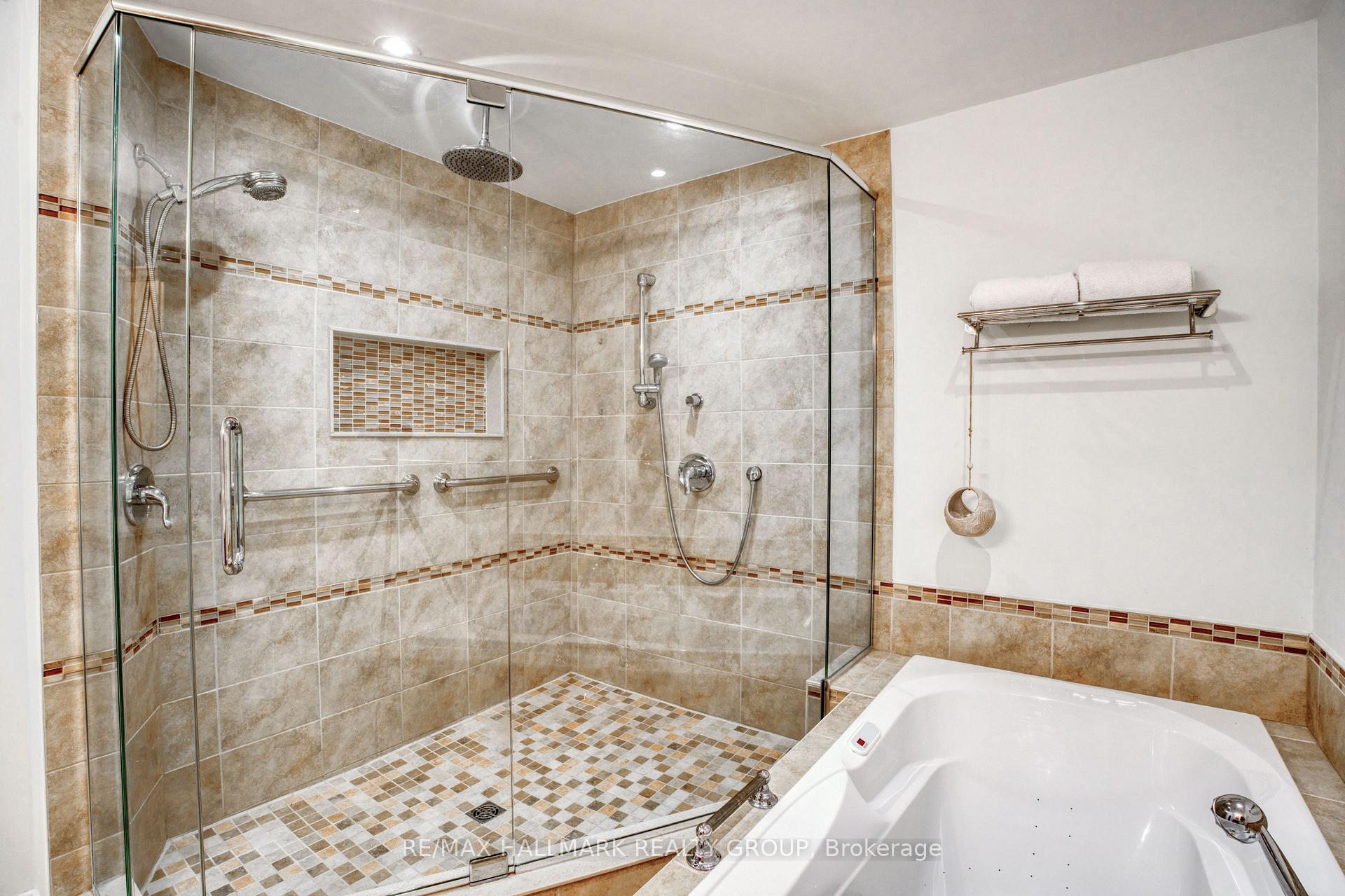 Photo 18 of 170 Wilshire Avenue, Ottawa, Courtland Park — HOMEH