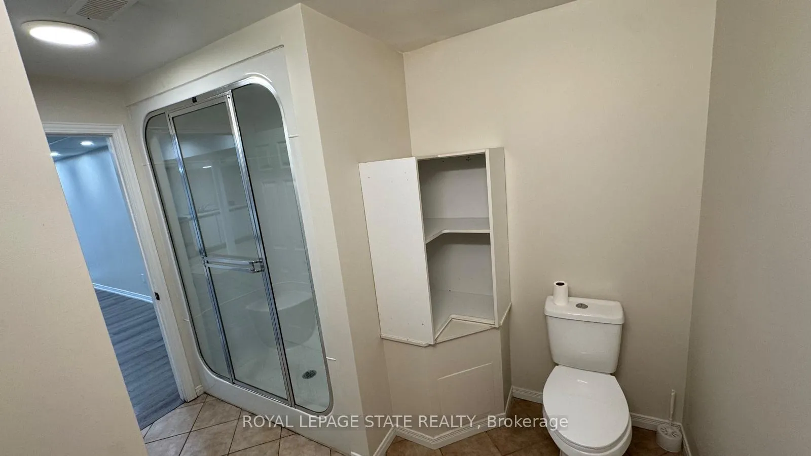 Photo 6 of Unit Bsmt, 59 Bridgeport Crescent, Hamilton, Ancaster — HOMEH