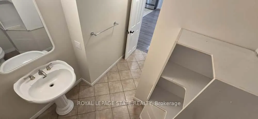 Photo 8 of Unit Bsmt, 59 Bridgeport Crescent, Hamilton, Ancaster — HOMEH