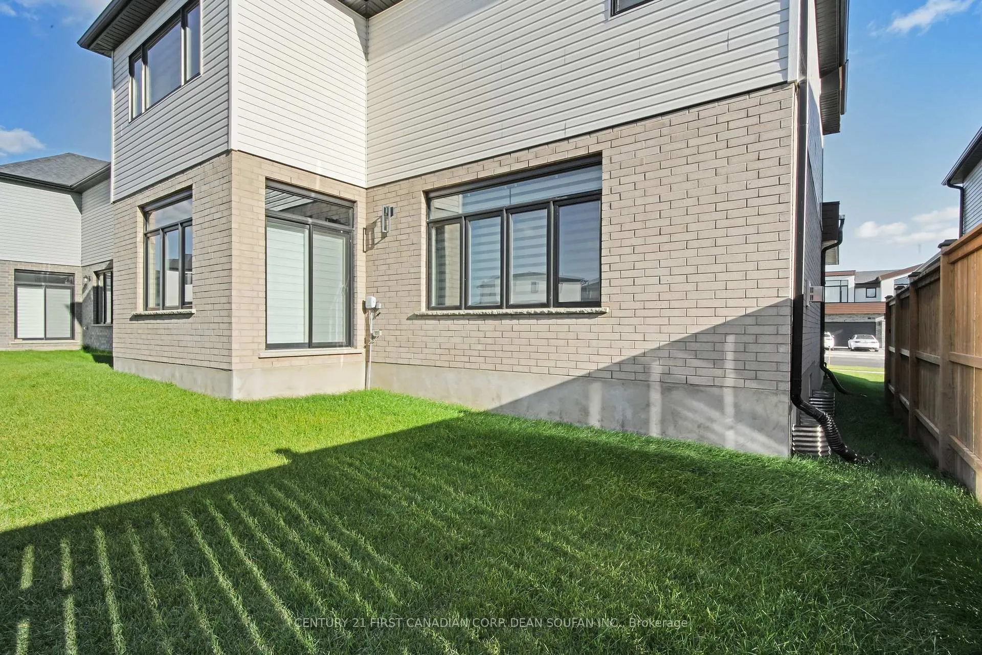 Photo 41 of 102 Daventry Way, Middlesex Centre, Kilworth — HOMEH