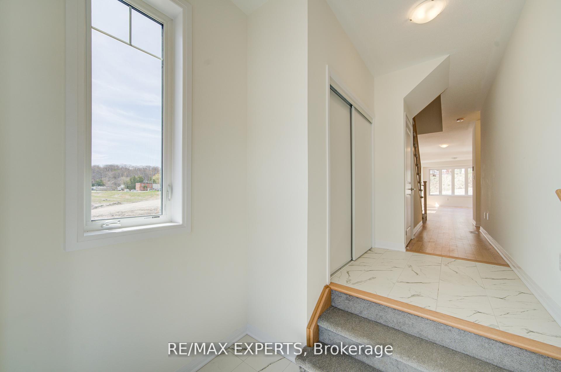 Photo 4 of 564 Hudson Crescent, Midland — HOMEH