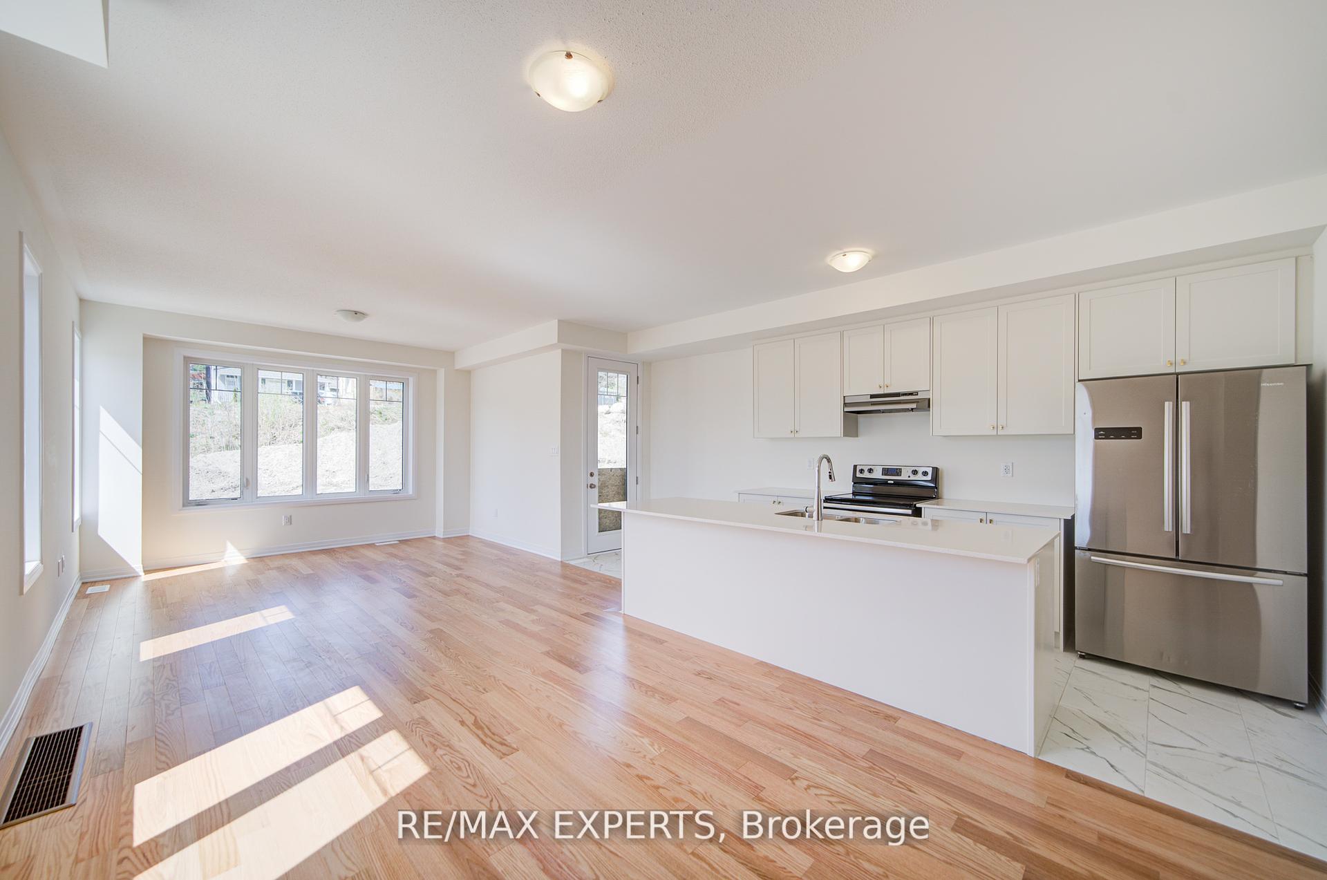 Photo 10 of 564 Hudson Crescent, Midland — HOMEH